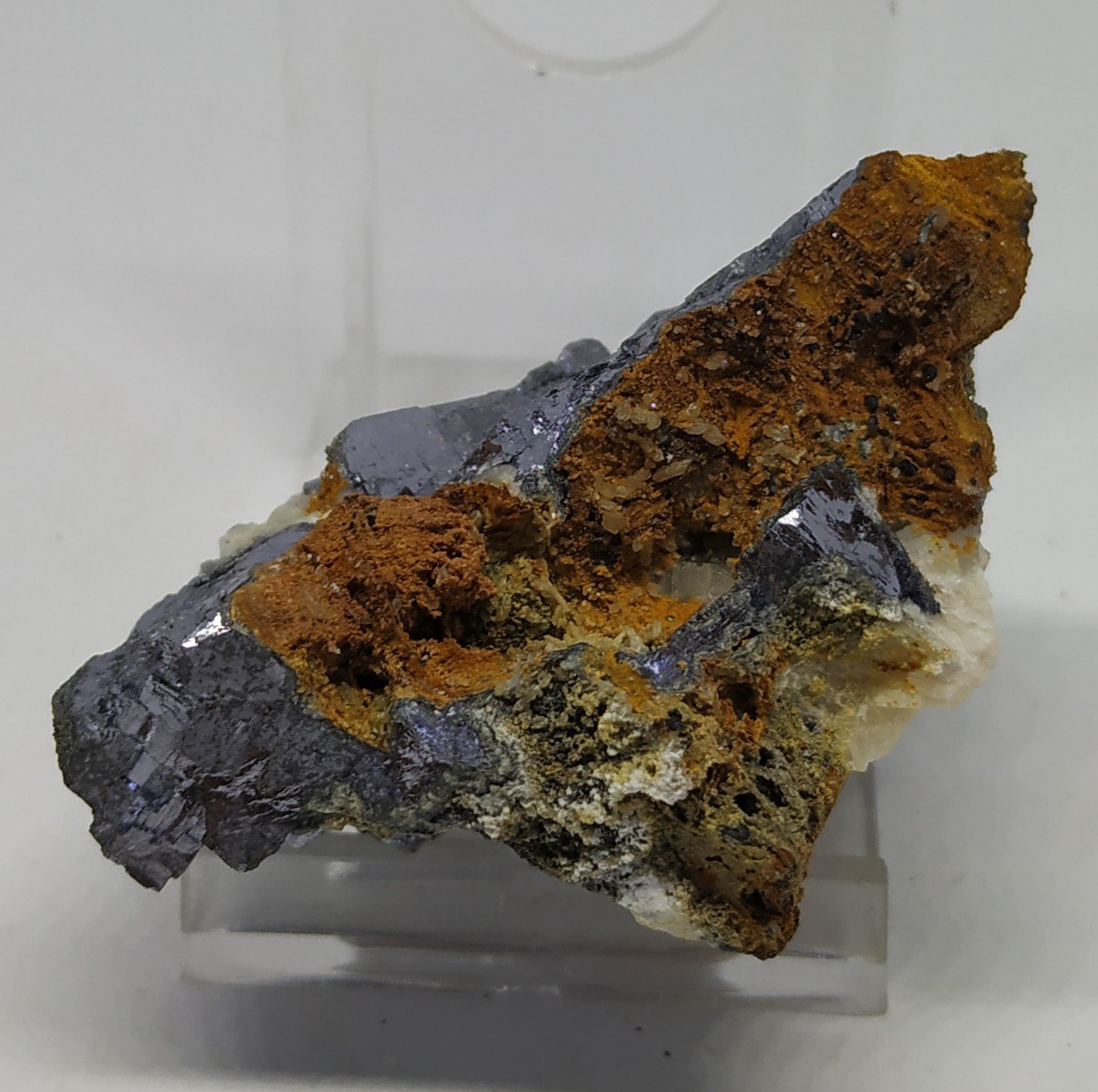 Cerusita, Galena
7x3,5cm
(Autor: Adri Rodríguez)