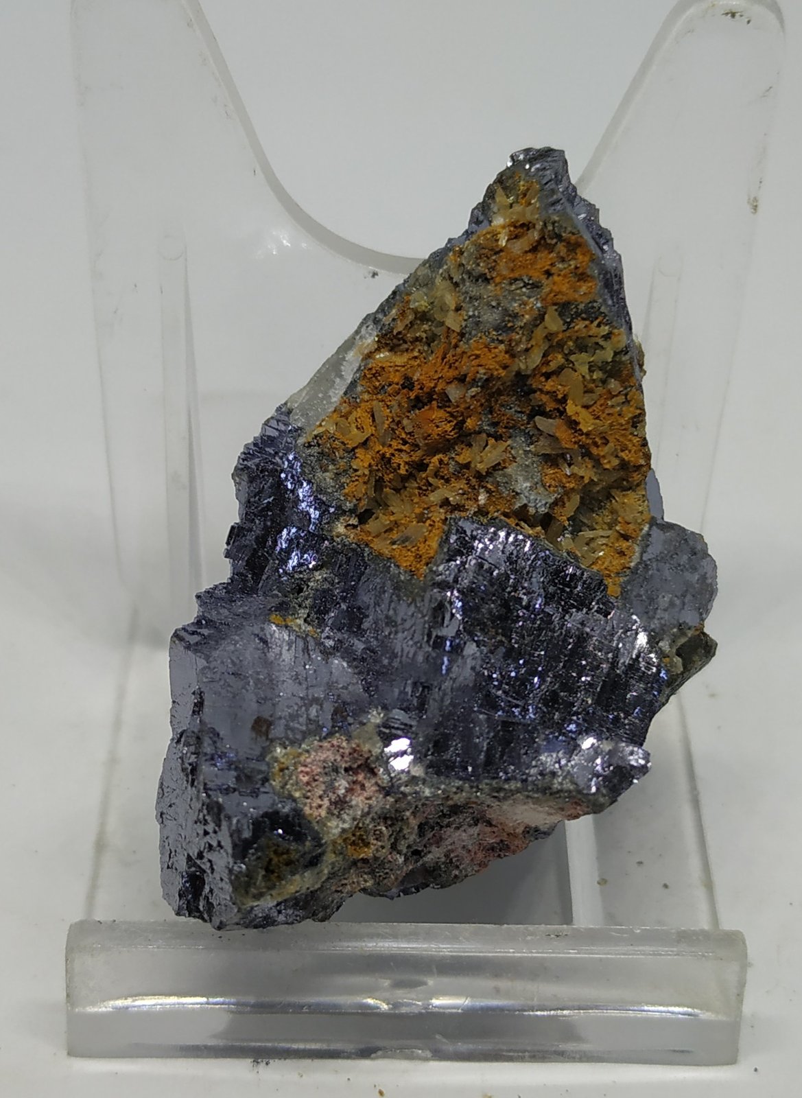 Cerusita, Galena
4,5x3cm
(Autor: Adri Rodríguez)