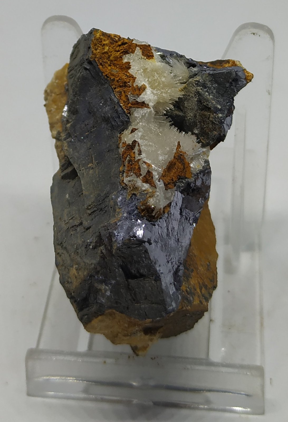 Aragonito, Galena
5x3cm
(Autor: Adri Rodríguez)