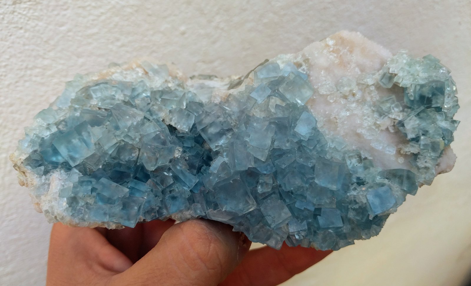 Fluorita, Cuarzo
15,5x8,5x6,2 cm.
(Autor: carles)