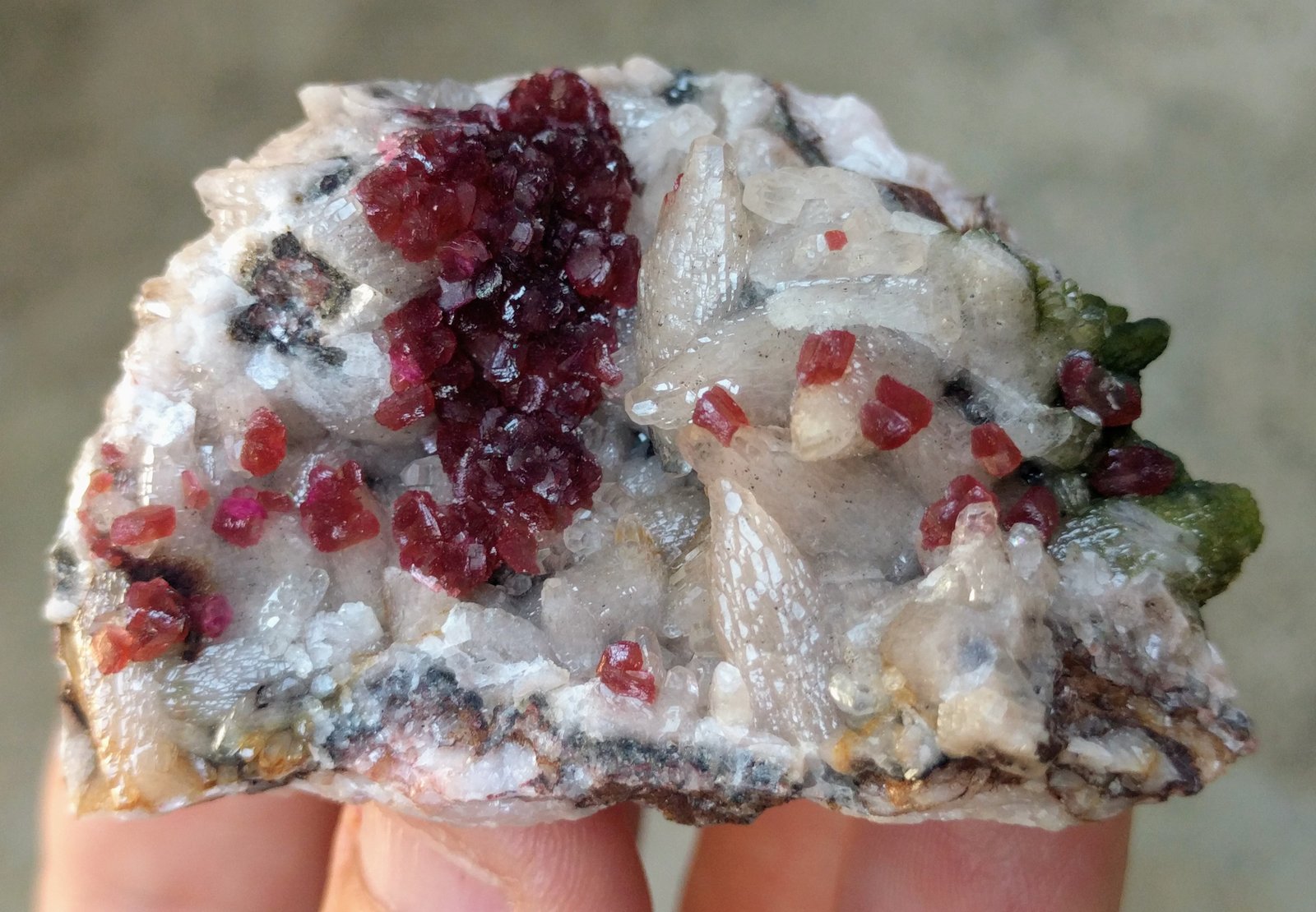 Roselita, Calcita, Cobaltaustinita
6,0 x 4,0 cm.
(Autor: carles)