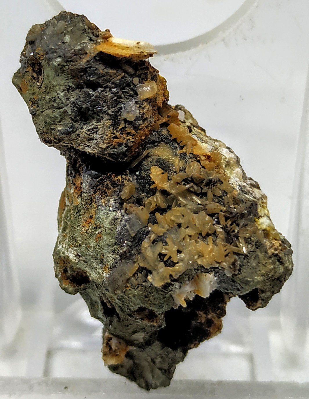 Galena, Cerusita
3,5x2cm
(Autor: Adri Rodríguez)