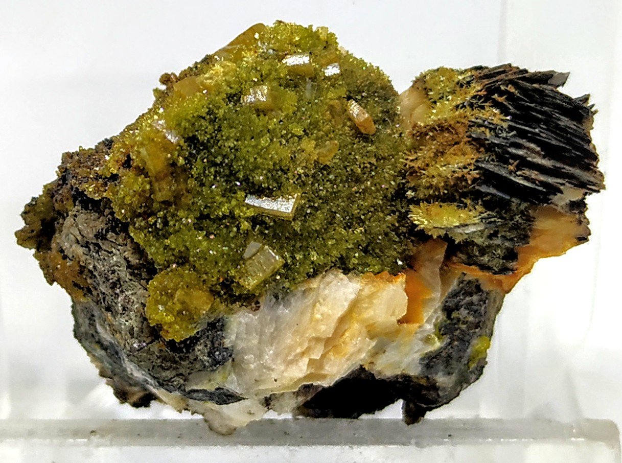 Mimetita, Wulfenita
3x2,8cm
(Autor: Adri Rodríguez)