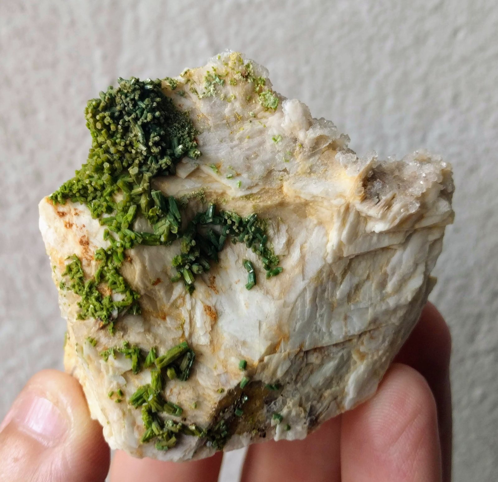 Piromorfita, Cuarzo, Barita
5,7 x 5,4 cm.
(Autor: carles)