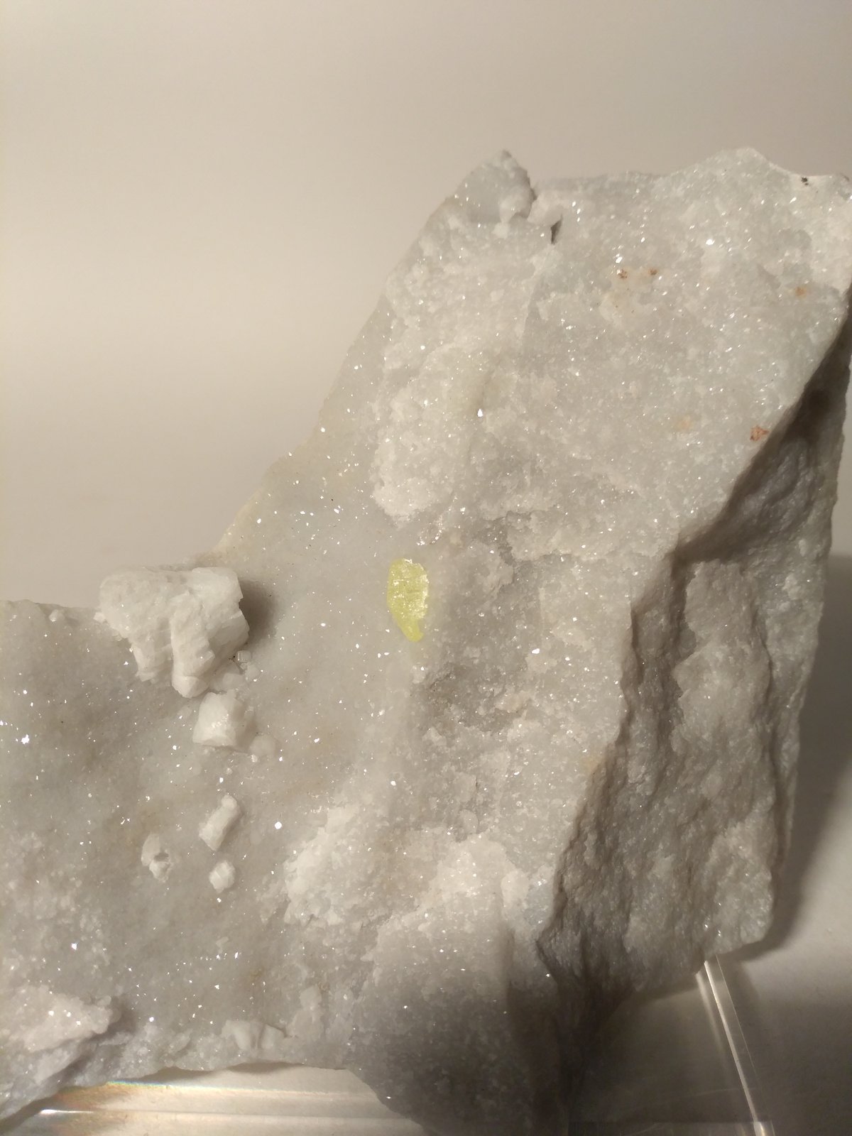 Azufre y Dolomita sobre mármol
95 x 85 mm
(Autor: Sante Celiberti)