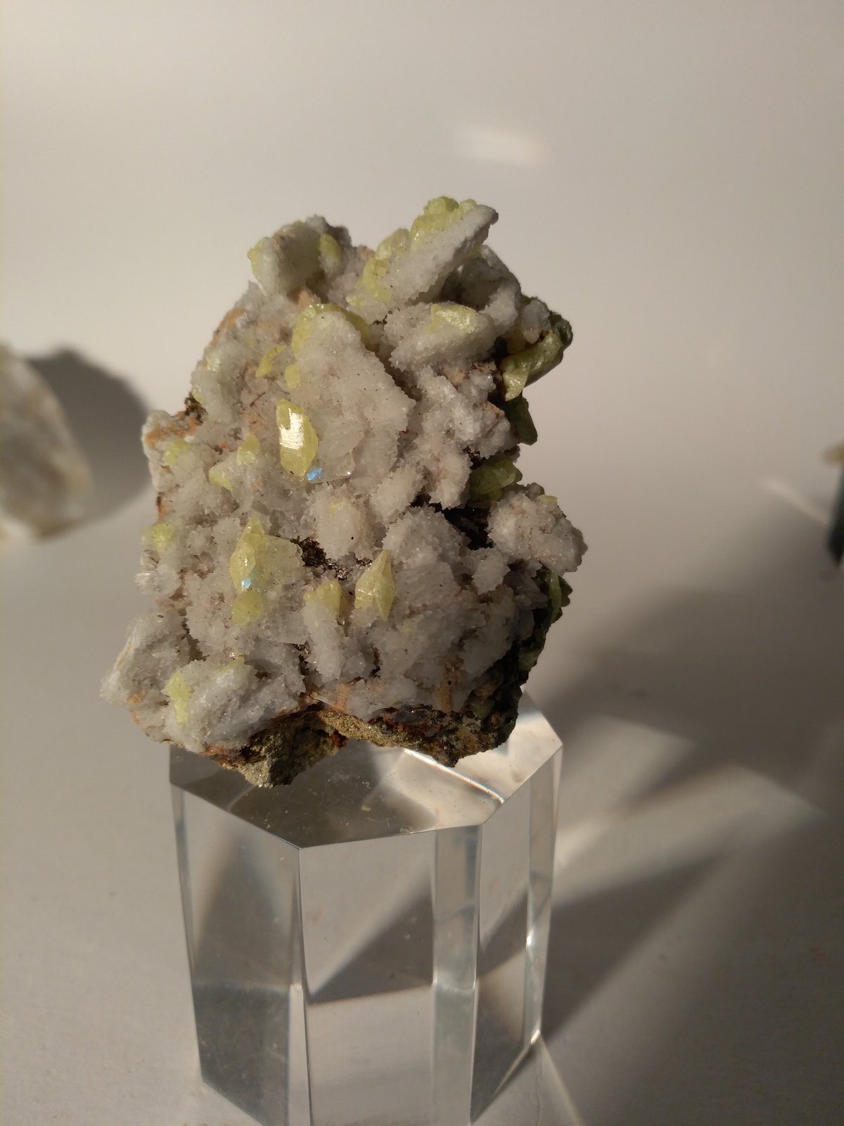 Azufre sobre Calcita
56 x 46 mm
(Autor: Sante Celiberti)