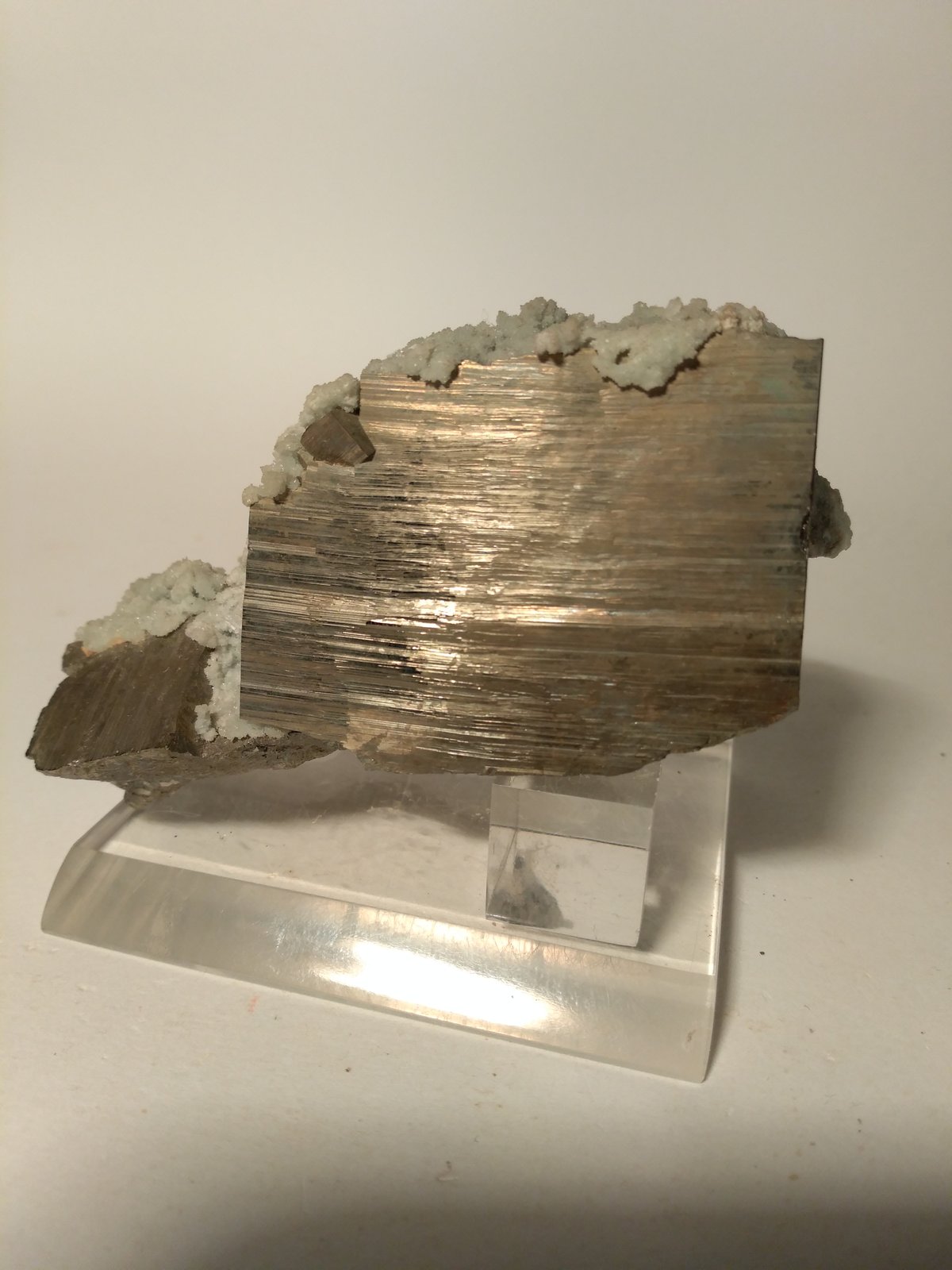 Pirita, Aragonito
98 x 49 mm
(Autor: Sante Celiberti)