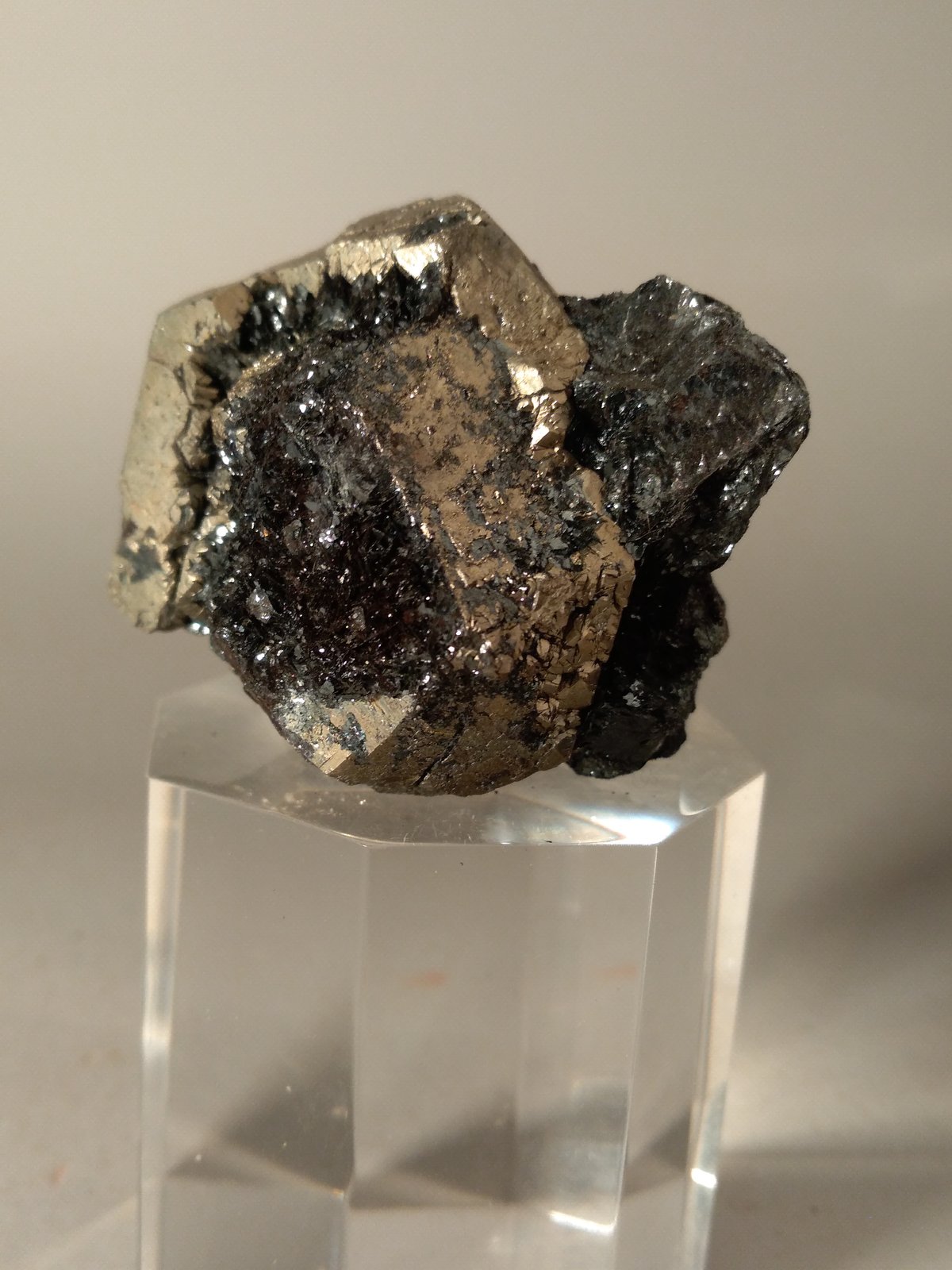 Pirita, Hematites
40,5 x 35
(Autor: Sante Celiberti)
