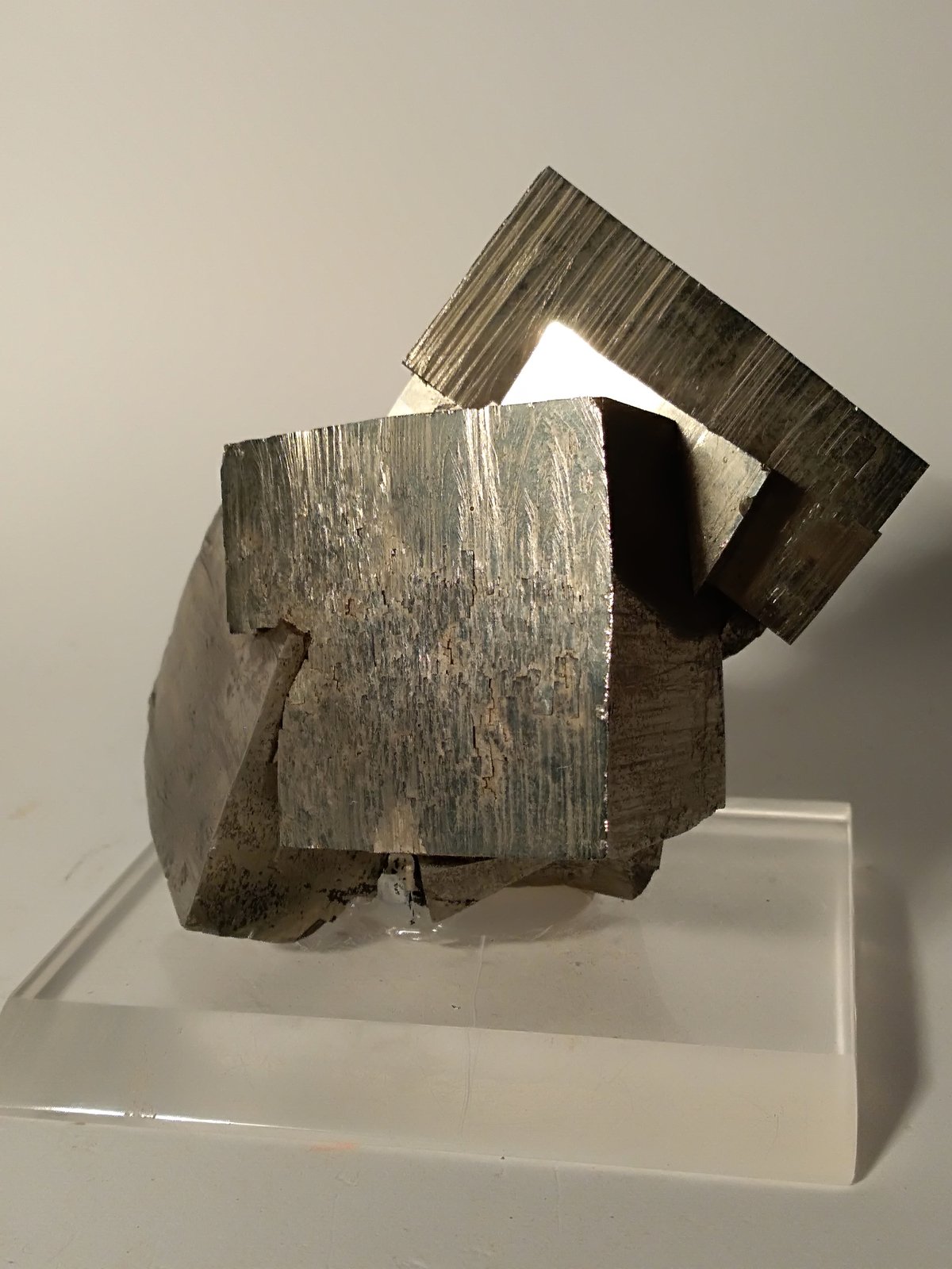 Pirita
75 x 61 mm
(Autor: Sante Celiberti)