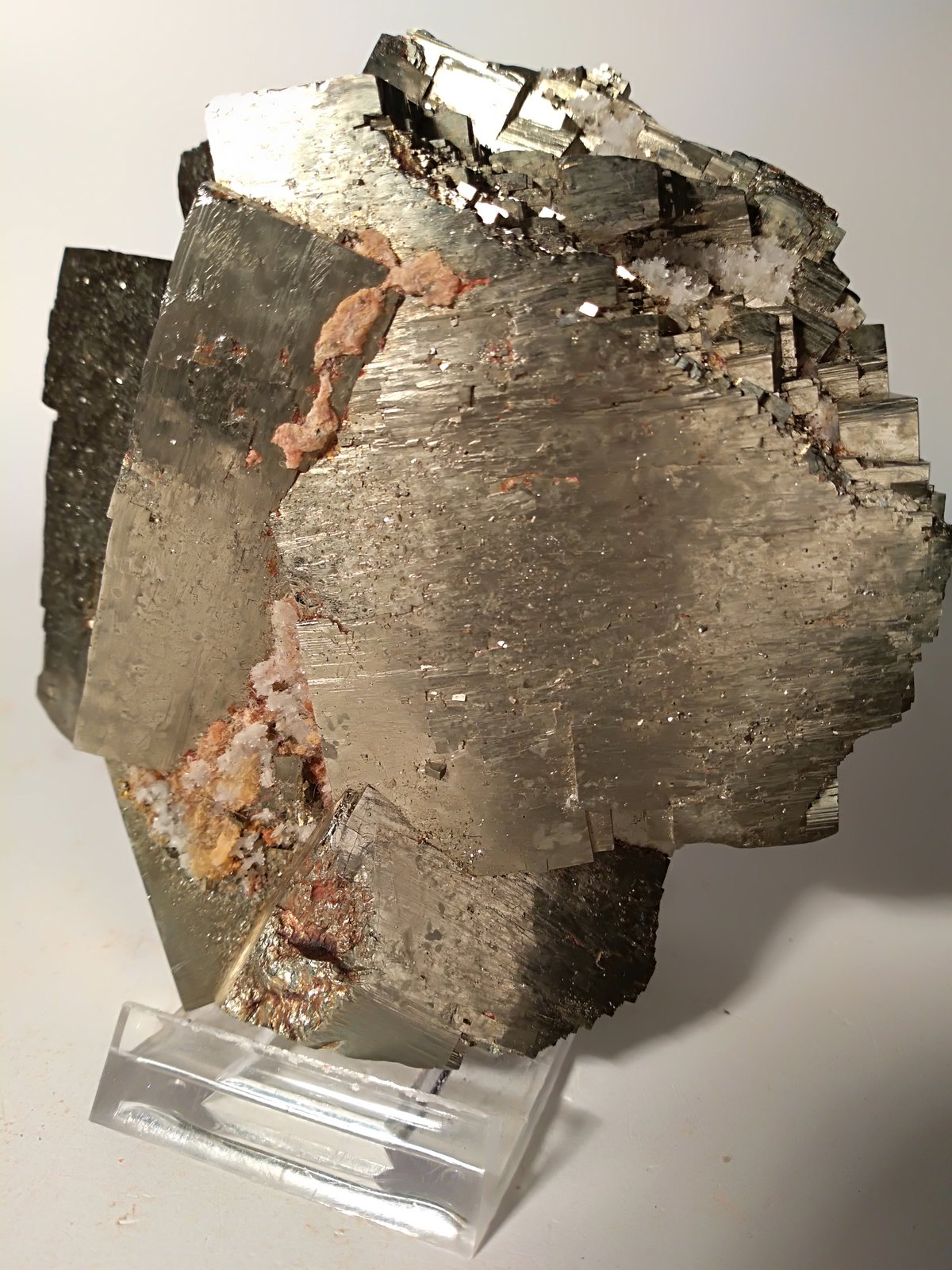 Pirita, Calcita
102 x 96 mm
(Autor: Sante Celiberti)