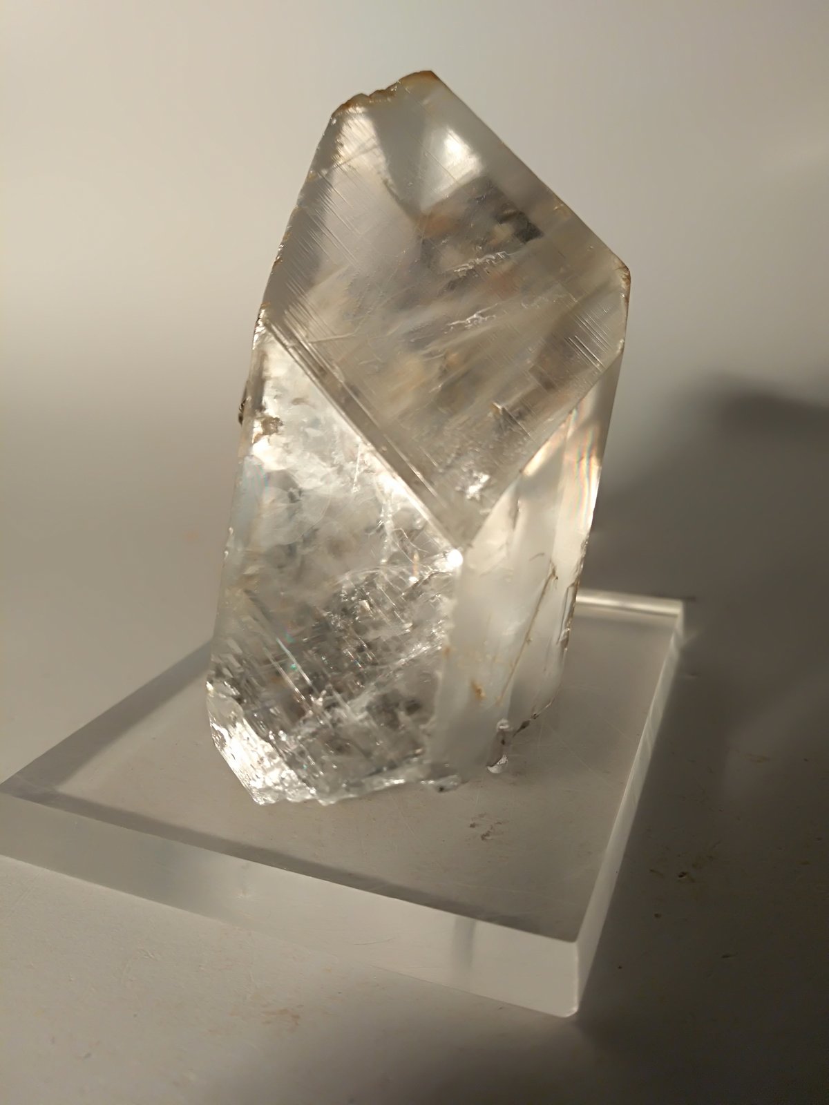 Pirita, Yeso, Calcita
96 x 58 mm
(Autor: Sante Celiberti)