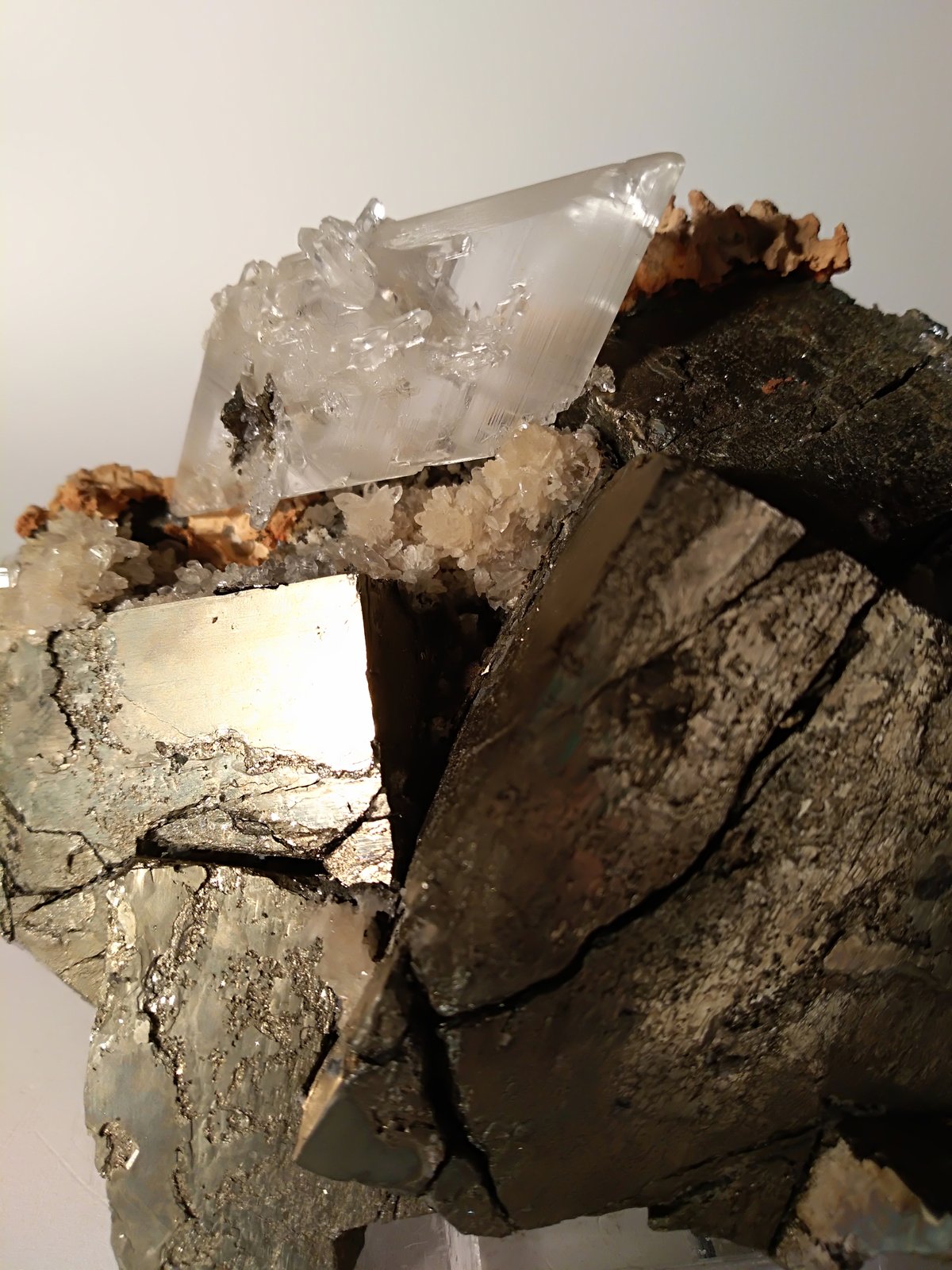 Pirita, Yeso, Cuarzo
120 x 93 mm
(Autor: Sante Celiberti)