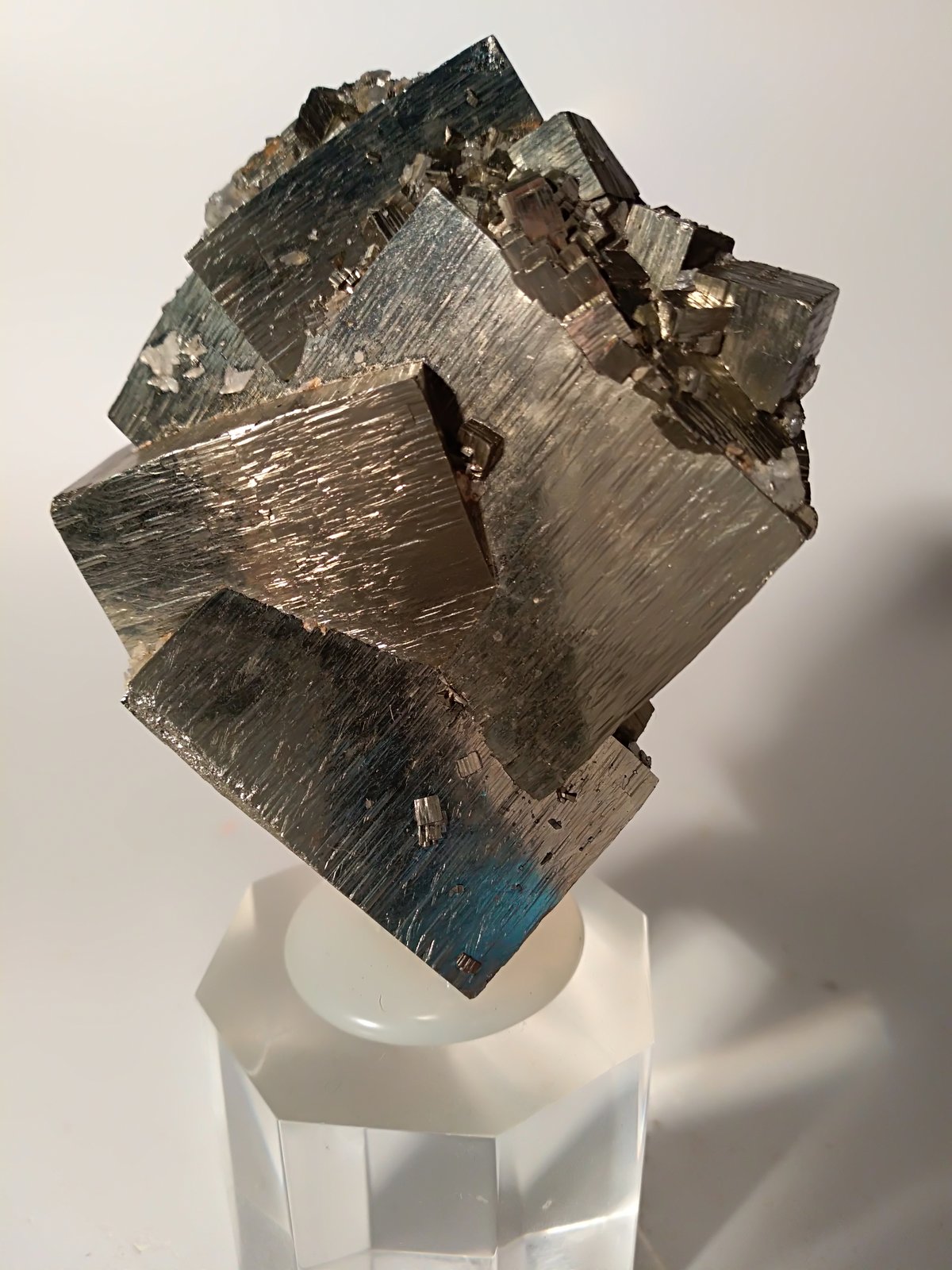 Pirita, Calcita
74 x 55 mm
(Autor: Sante Celiberti)
