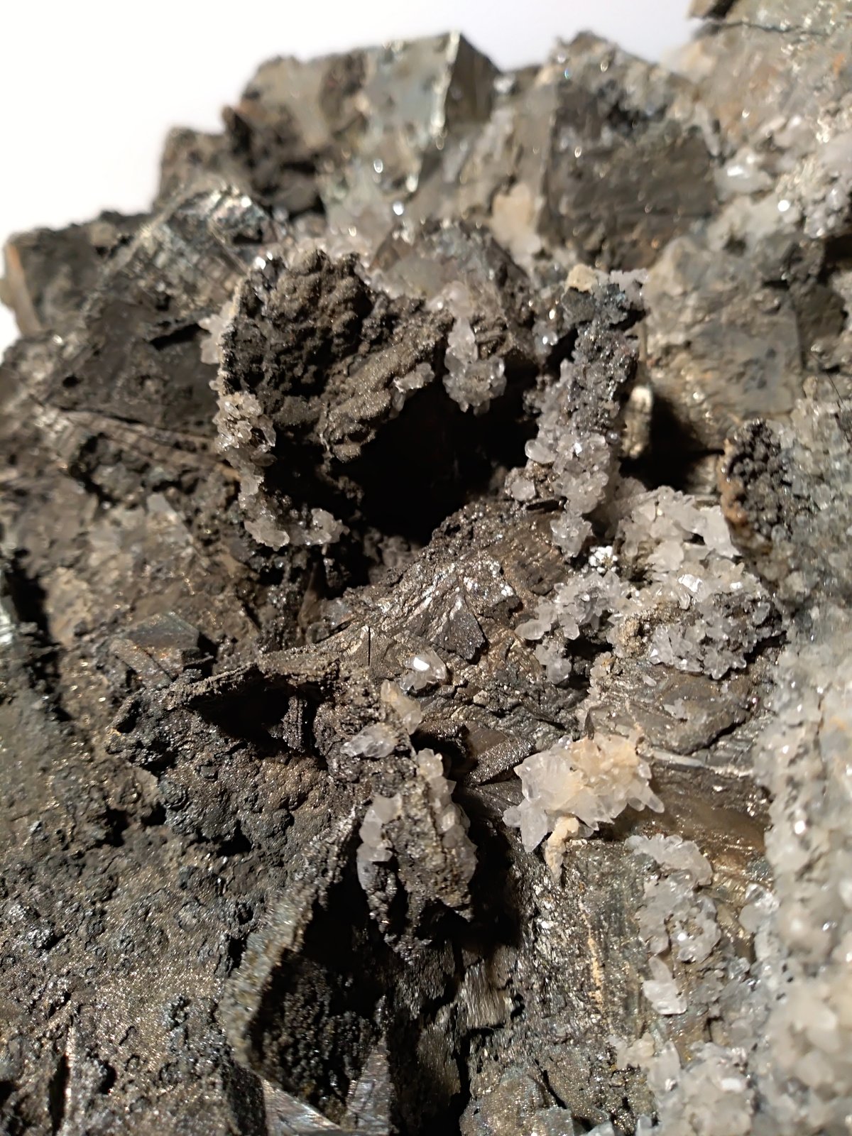 Pirita, Pirrotita, Cuarzo, Marcasita
260 x 250 mm
(Autor: Sante Celiberti)