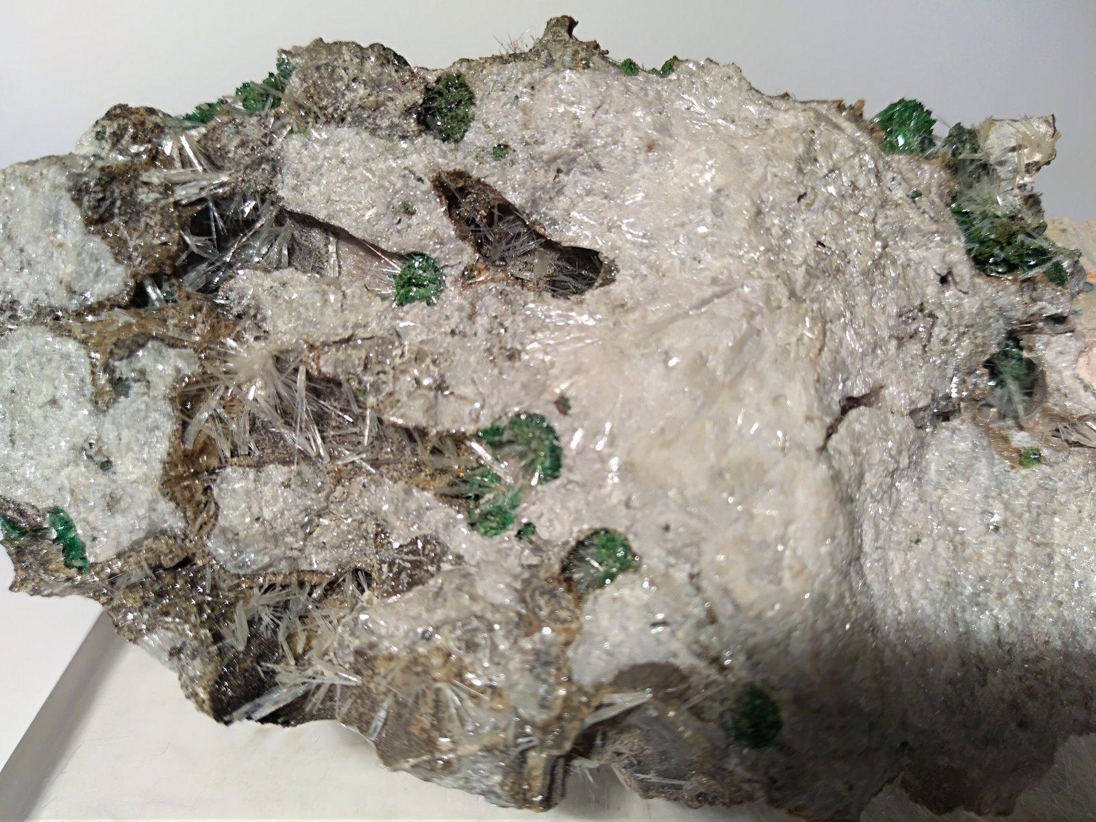 Valentinita, Tripuhyita
87,5 x 45,6 mm
(Autor: Sante Celiberti)