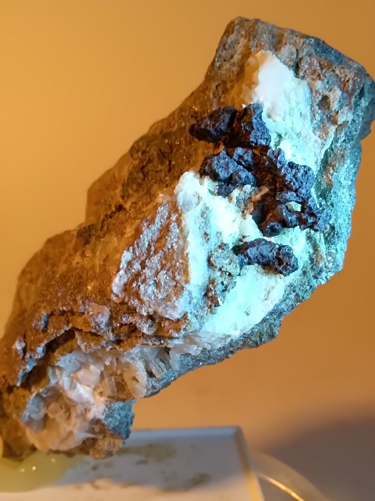 Cobre, Cuprita
72 x 35 mm
(Autor: Sante Celiberti)