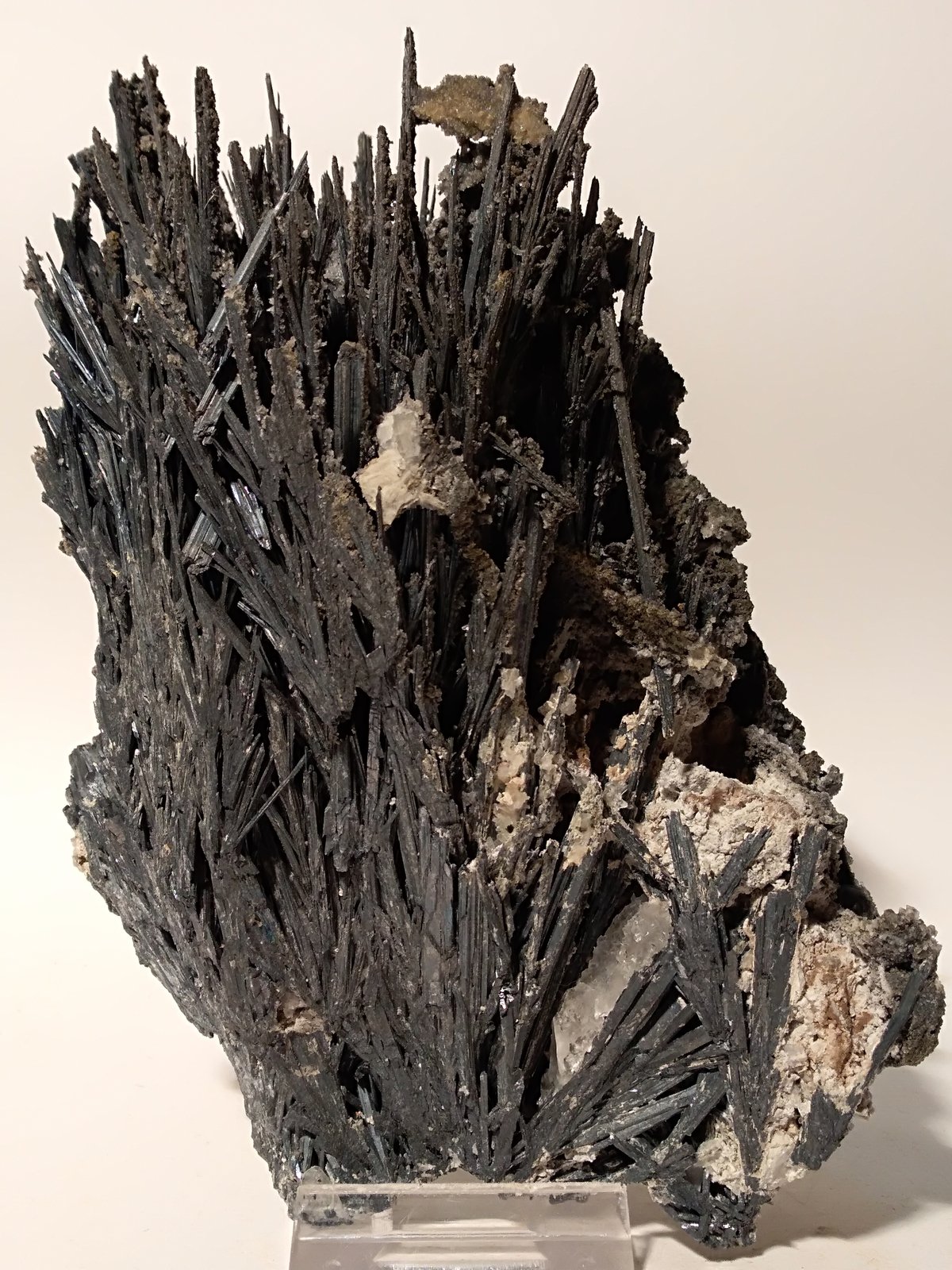 Stibnita (Estibina), Calcita
140 x 110 mm
(Autor: Sante Celiberti)