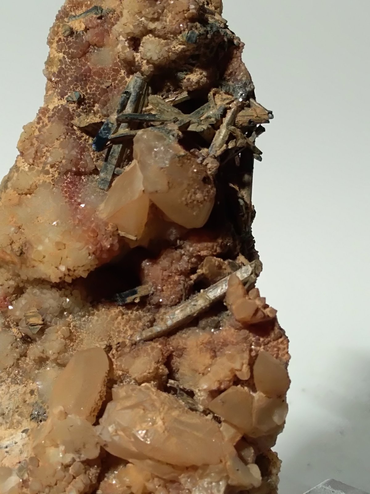 Stibnita (Estibina), Cuarzo
140 x 65 mm
(Autor: Sante Celiberti)