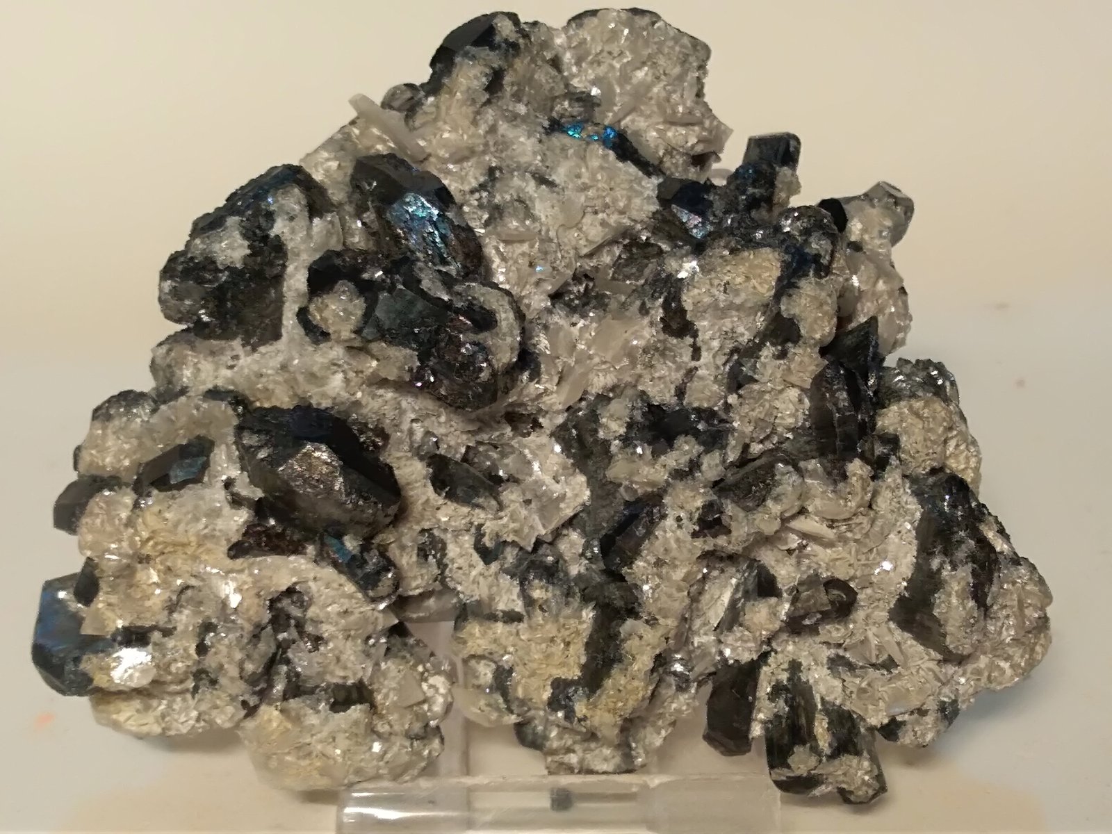 Stibnita (Estibina), Barita
90,5 x66,6 mm
(Autor: Sante Celiberti)