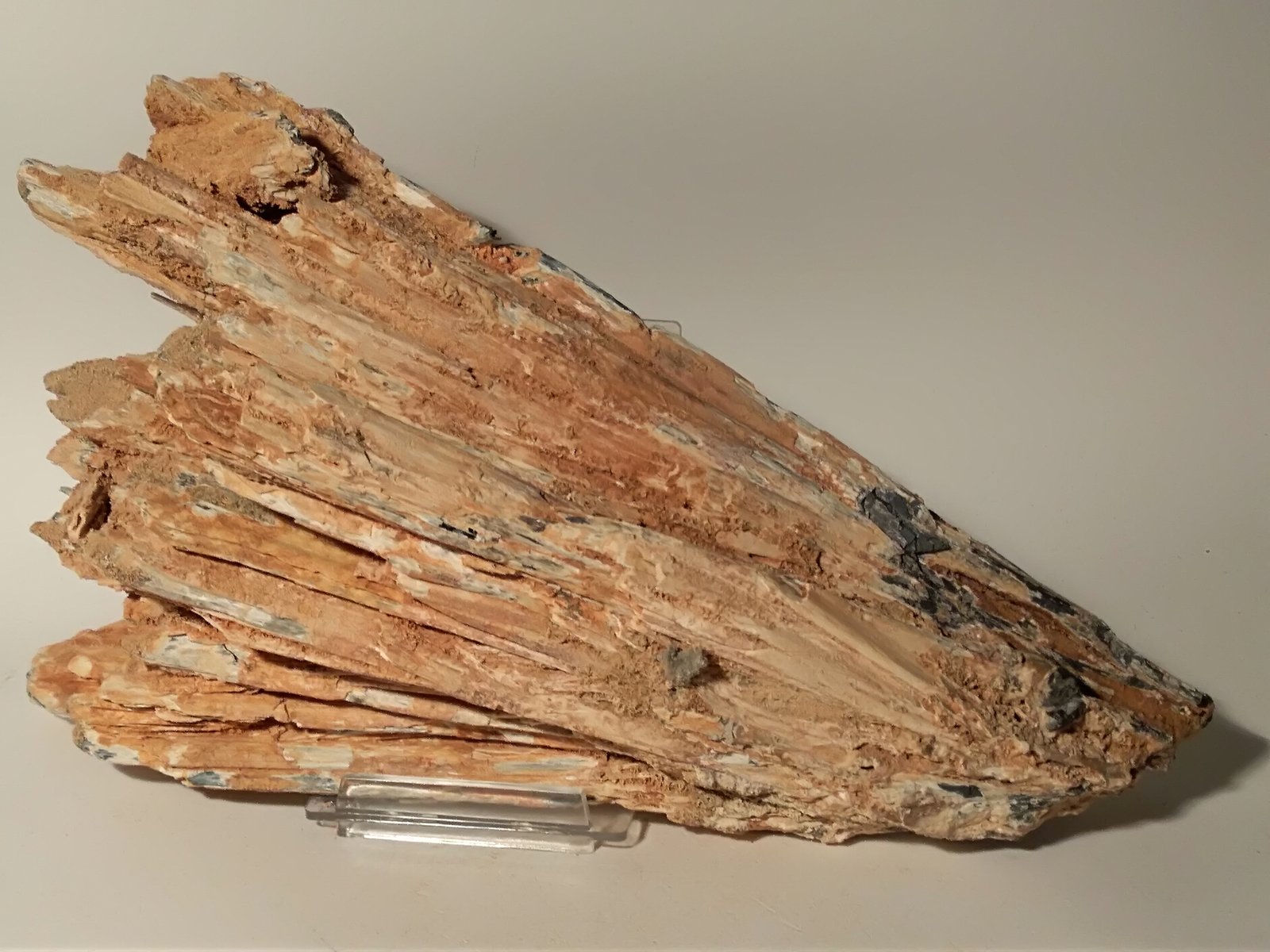 Stibiconita pseudomórfica de Stibnita (Estibina)
250 x 135 mm
(Autor: Sante Celiberti)