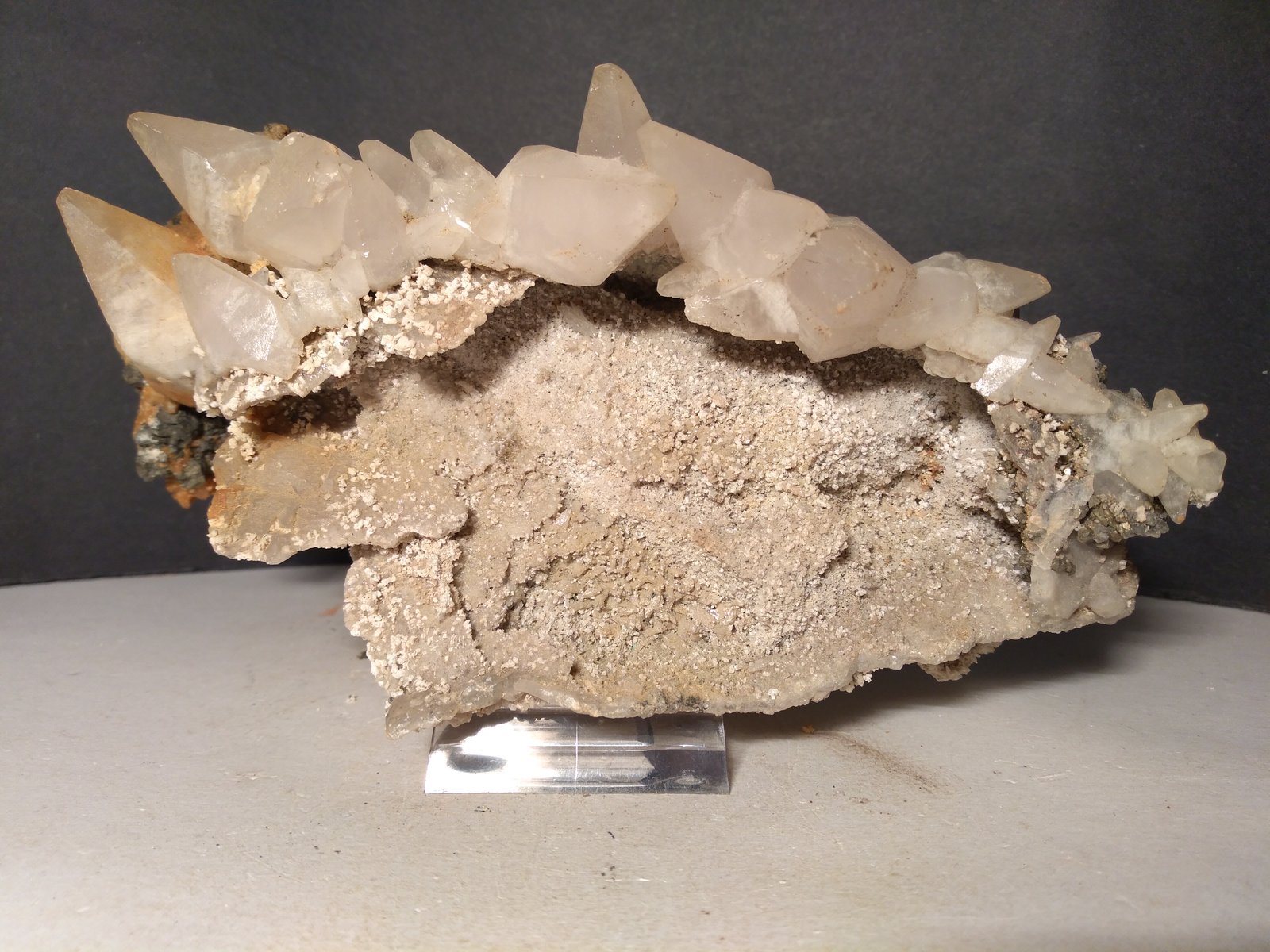 Calcita (Var: Mangano), Pirita, Esfalerita, Dolomita, Cuarzo
180 x 90 mm
(Autor: Sante Celiberti)