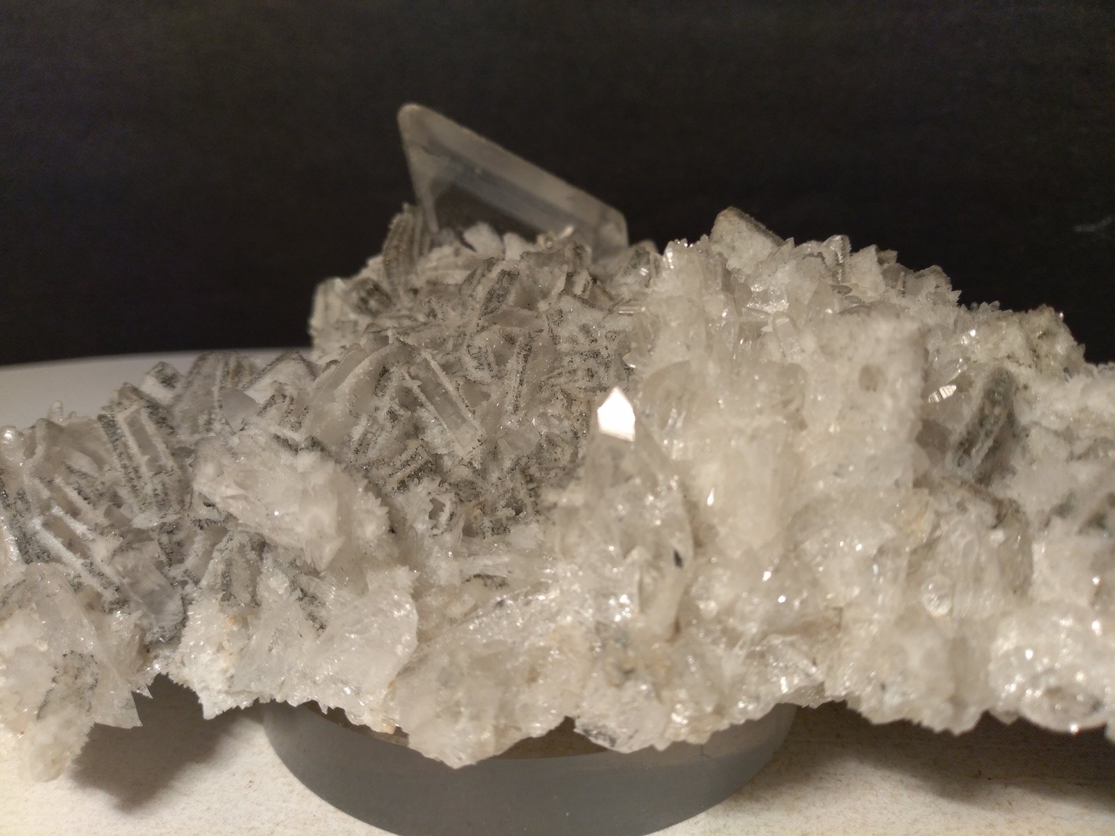 Calcita epimorfica de Anhidrita, Yeso, Cuarzo, Pirita
120 x 95 mm
(Autor: Sante Celiberti)