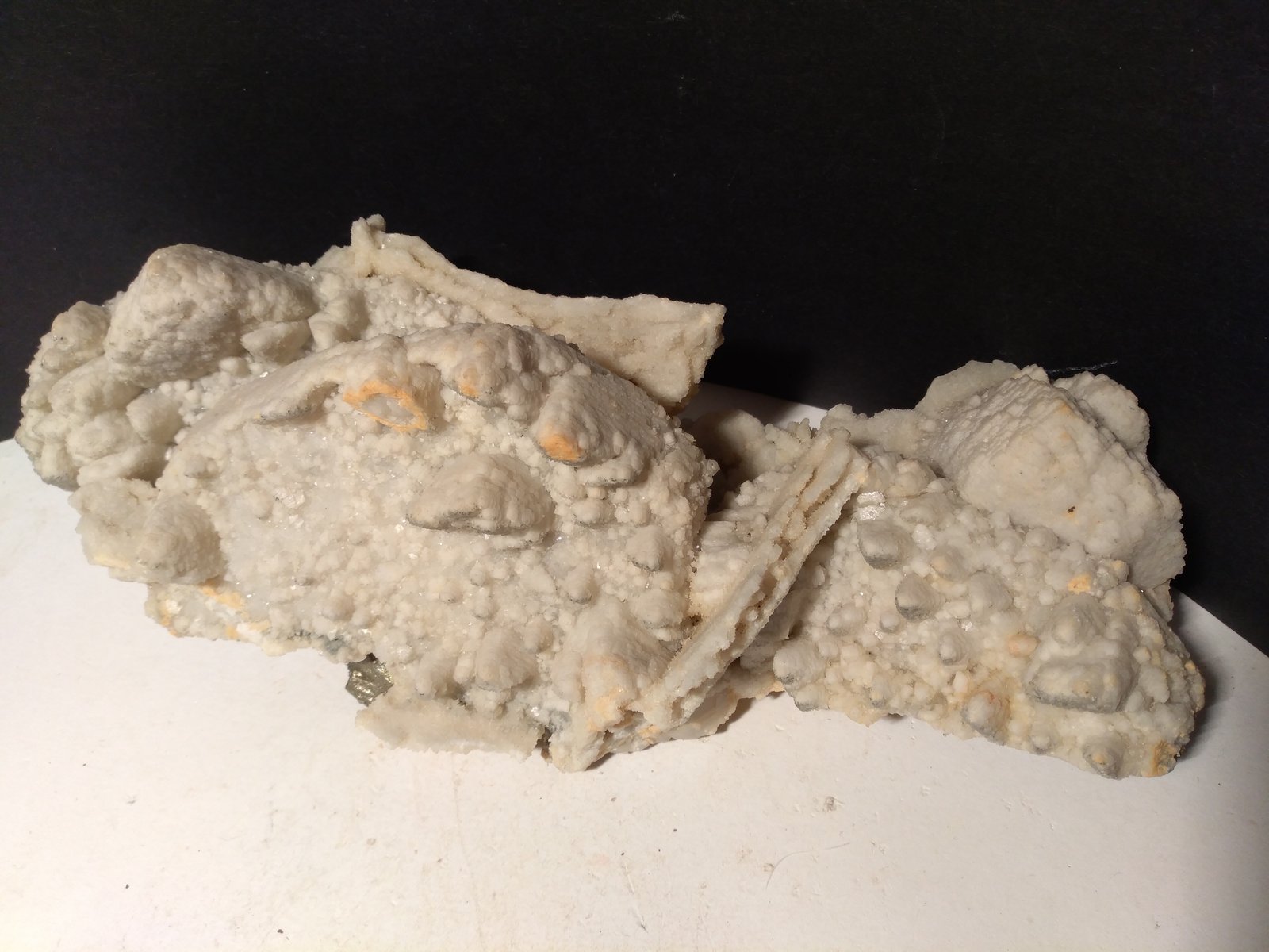 Dolomita pseudomórfica de Calcita a su vez pseudomorfica de Anhidrita, Pirita
250 x 120 mm
(Autor: Sante Celiberti)