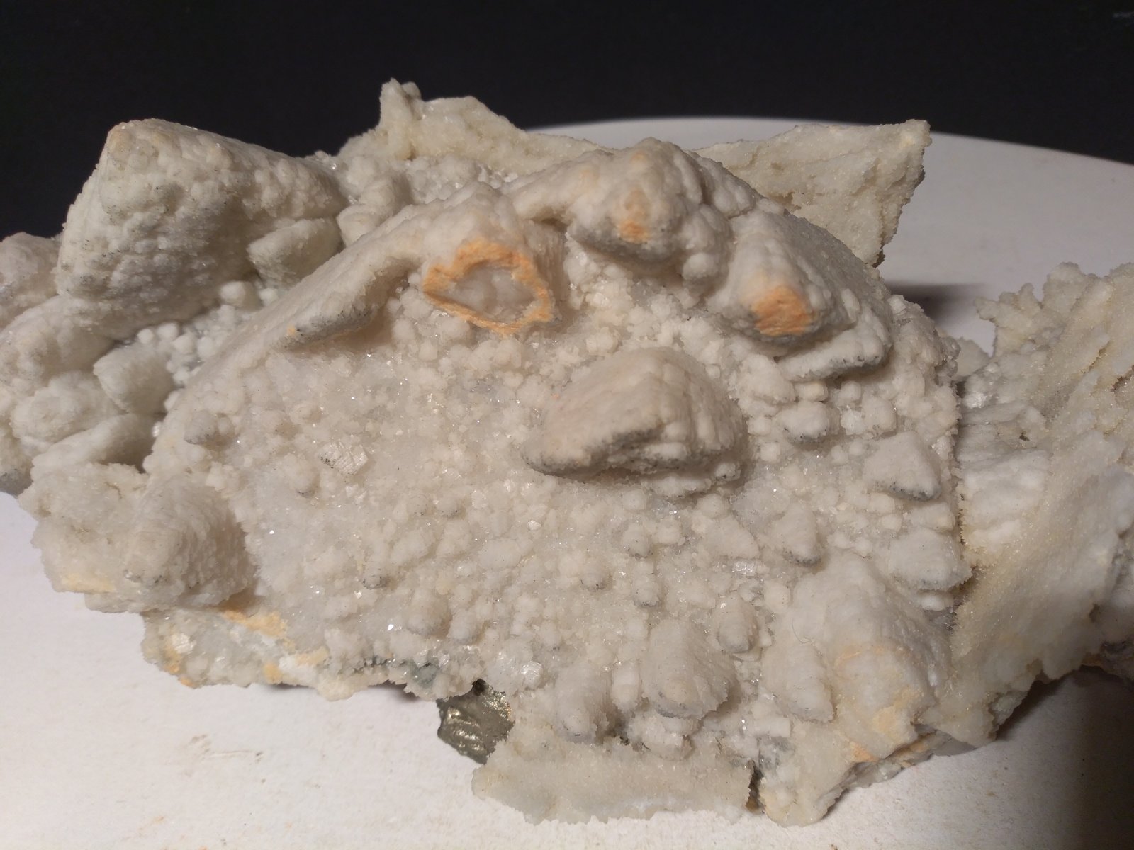 Dolomita pseudomórfica de Calcita a su vez pseudomorfica de Anhidrita, Pirita
250 x 120 mm
(Autor: Sante Celiberti)