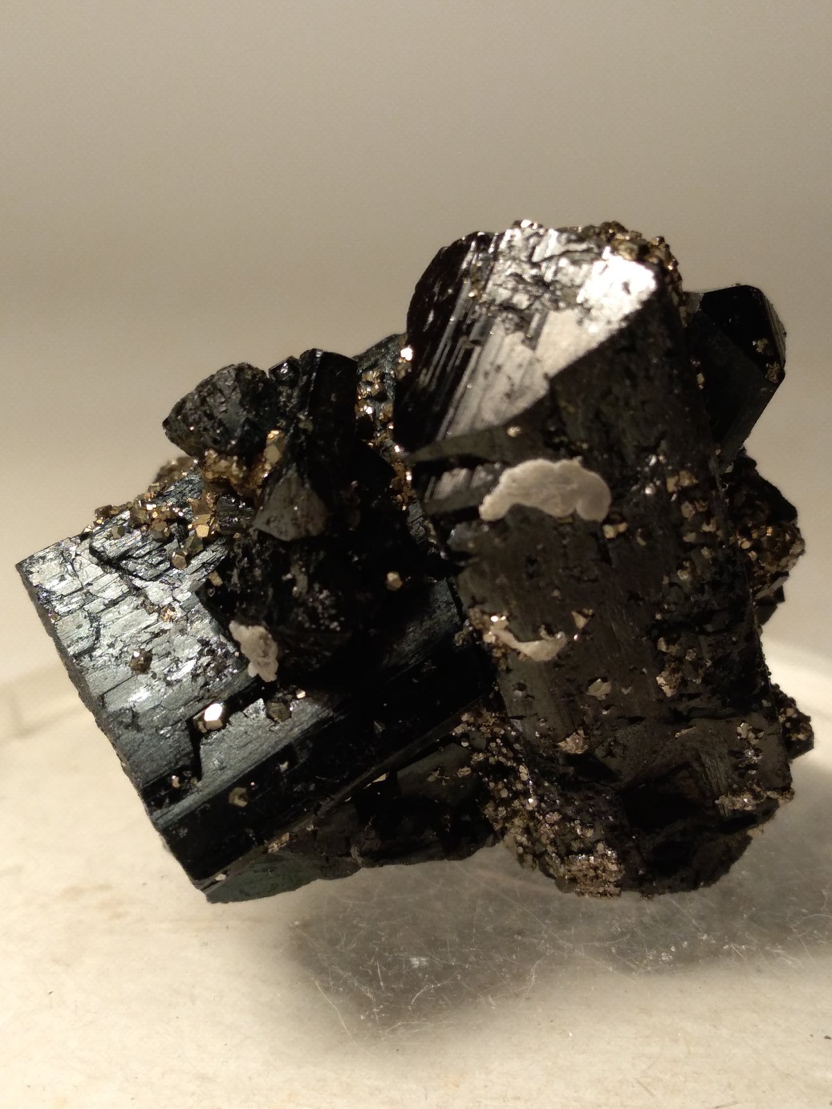 Ilvaita, Pirita
32,5 x 34,2 mm
(Autor: Sante Celiberti)