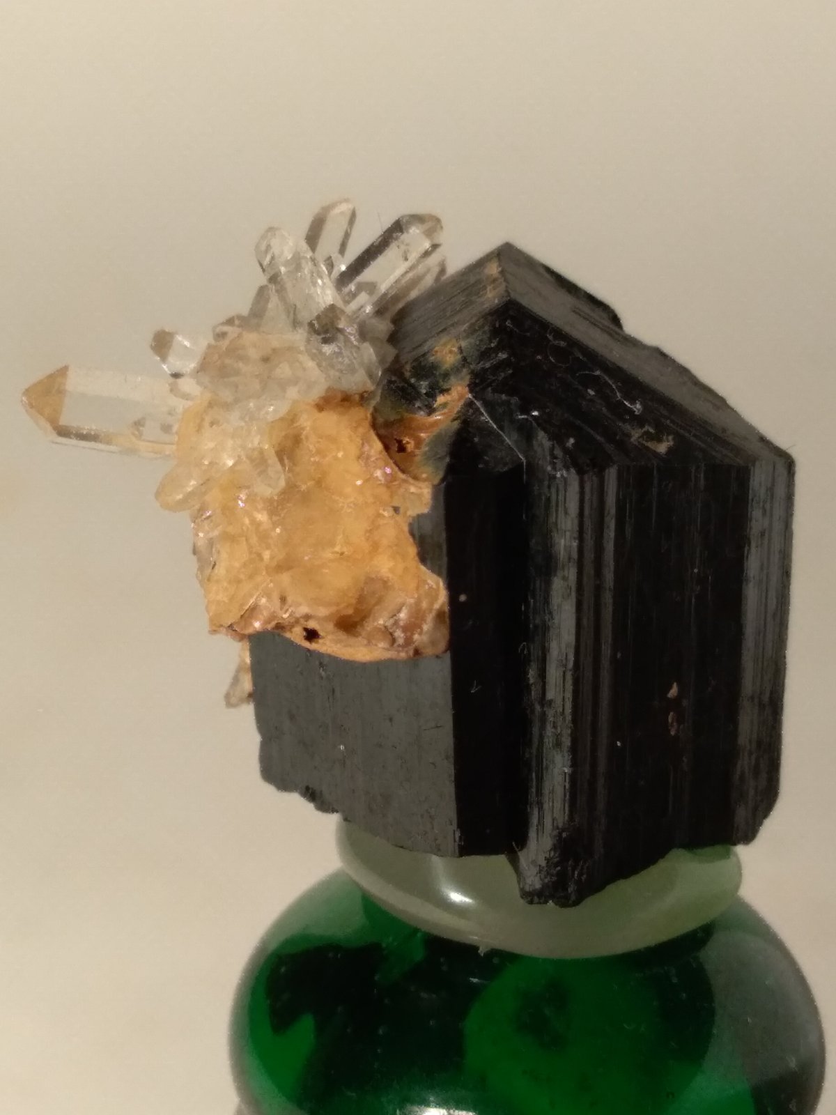 Ilvaita, Cuarzo
20,2 x 19,9 mm
(Autor: Sante Celiberti)