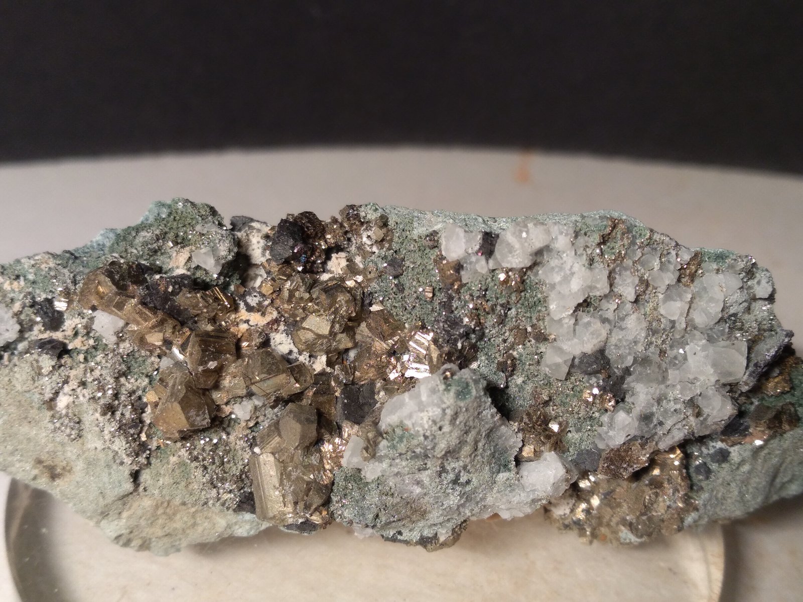 Pirita, Esfalerita, Galena
73 x 32 mm
(Autor: Sante Celiberti)