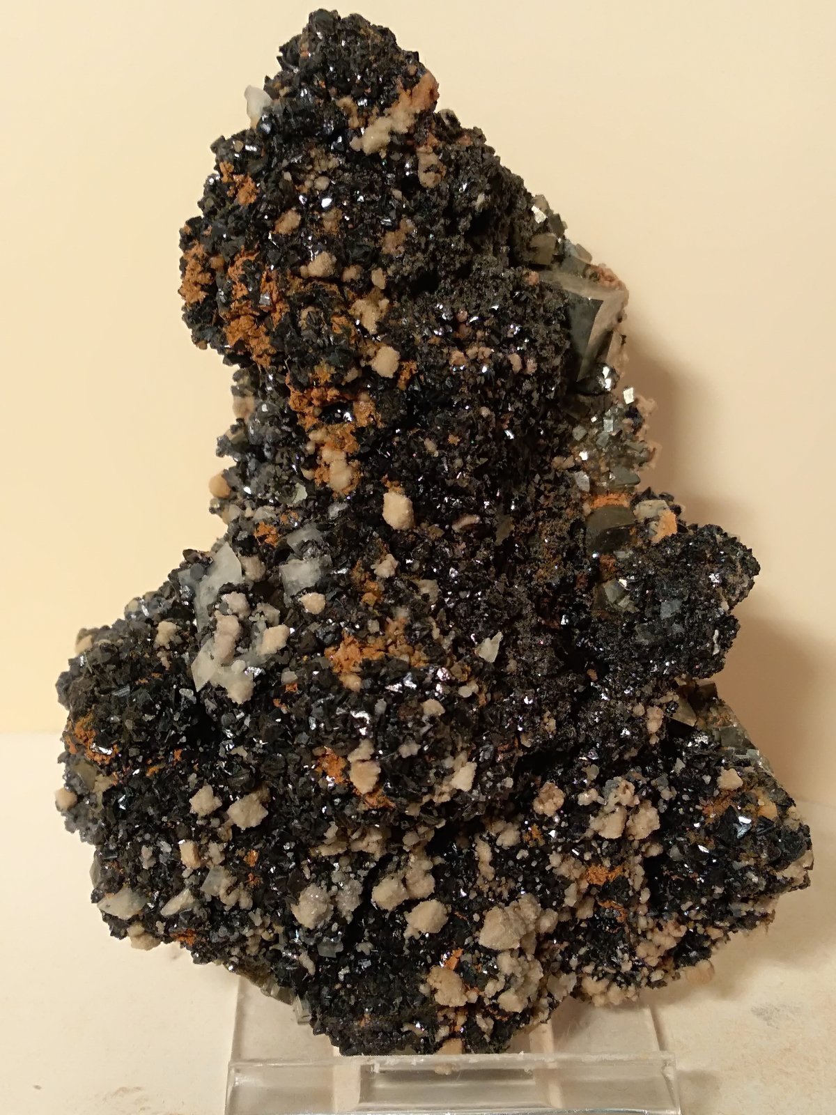 Pirita, Esfalerita, Galena, Römerita, Dolomita, Ortoclasa (variedad adularia)
92 x 75 mm
(Autor: Sante Celiberti)