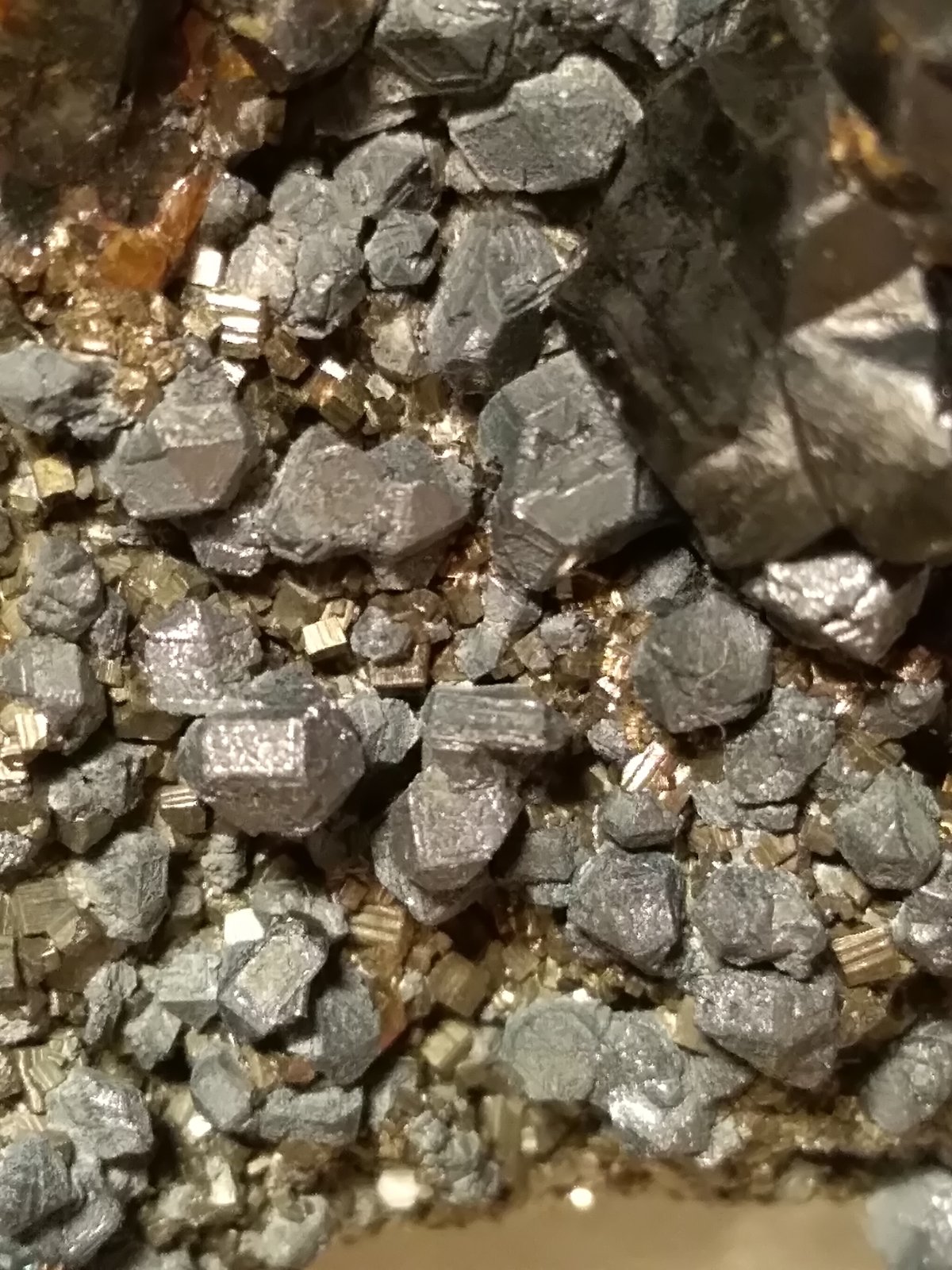 Esfalerita, Galena, Pirita
43 x 41 mm
(Autor: Sante Celiberti)