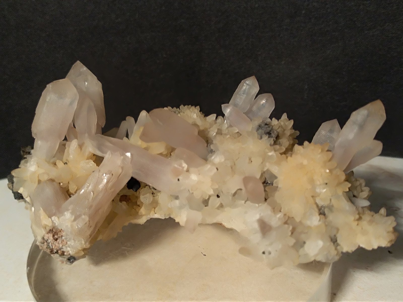 Cuarzo (variedad cetro), Esfalerita, Chalcopirita, Berthierita
78 x 37 mm
(Autor: Sante Celiberti)