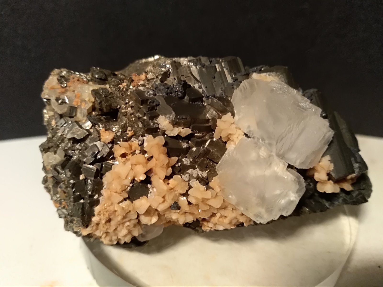 Fluorita, Pirita, Galena, Esfalerita, Dolomita
68 x 36 mm
(Autor: Sante Celiberti)