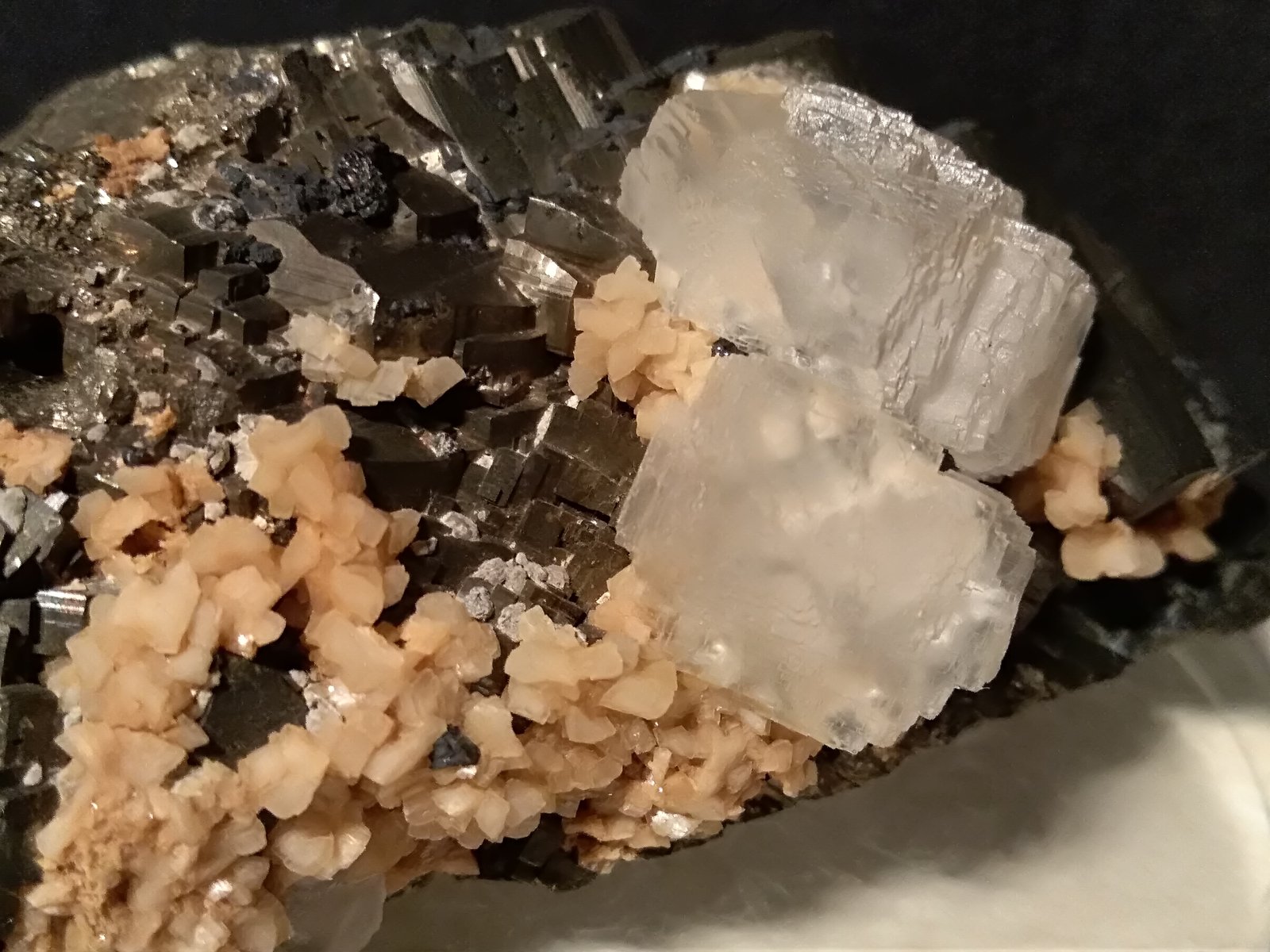 Fluorita, Pirita, Galena, Esfalerita, Dolomita
68 x 36 mm
(Autor: Sante Celiberti)