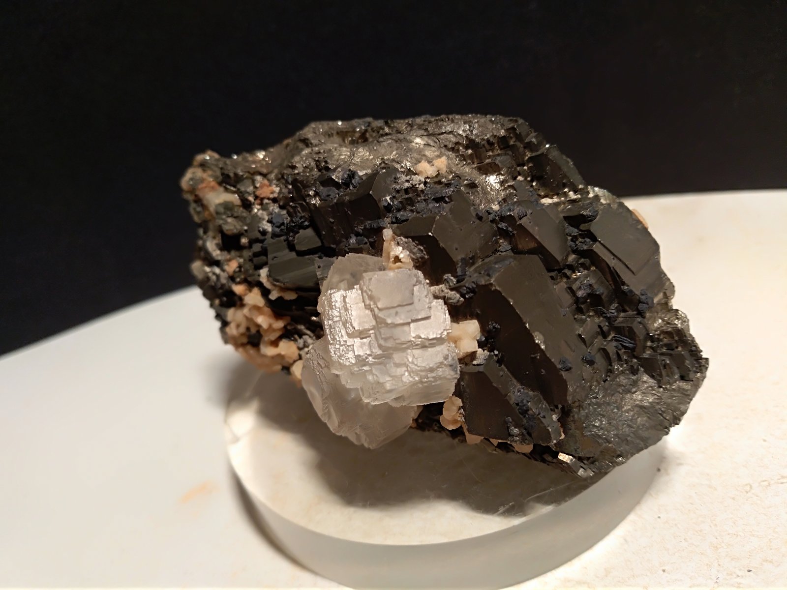 Fluorita, Pirita, Galena, Esfalerita, Dolomita
68 x 36 mm
(Autor: Sante Celiberti)