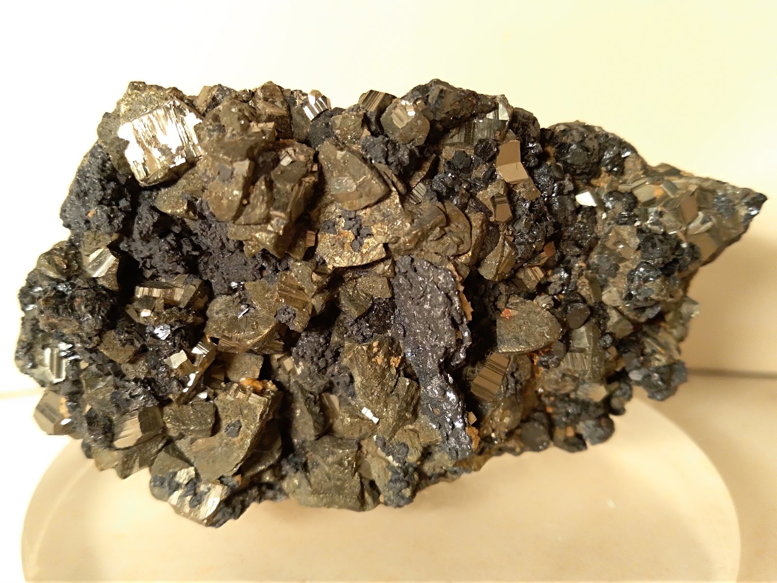 Calcopirita, Pirita, Galena, Esfalerita
65 x 35 mm
(Autor: Sante Celiberti)