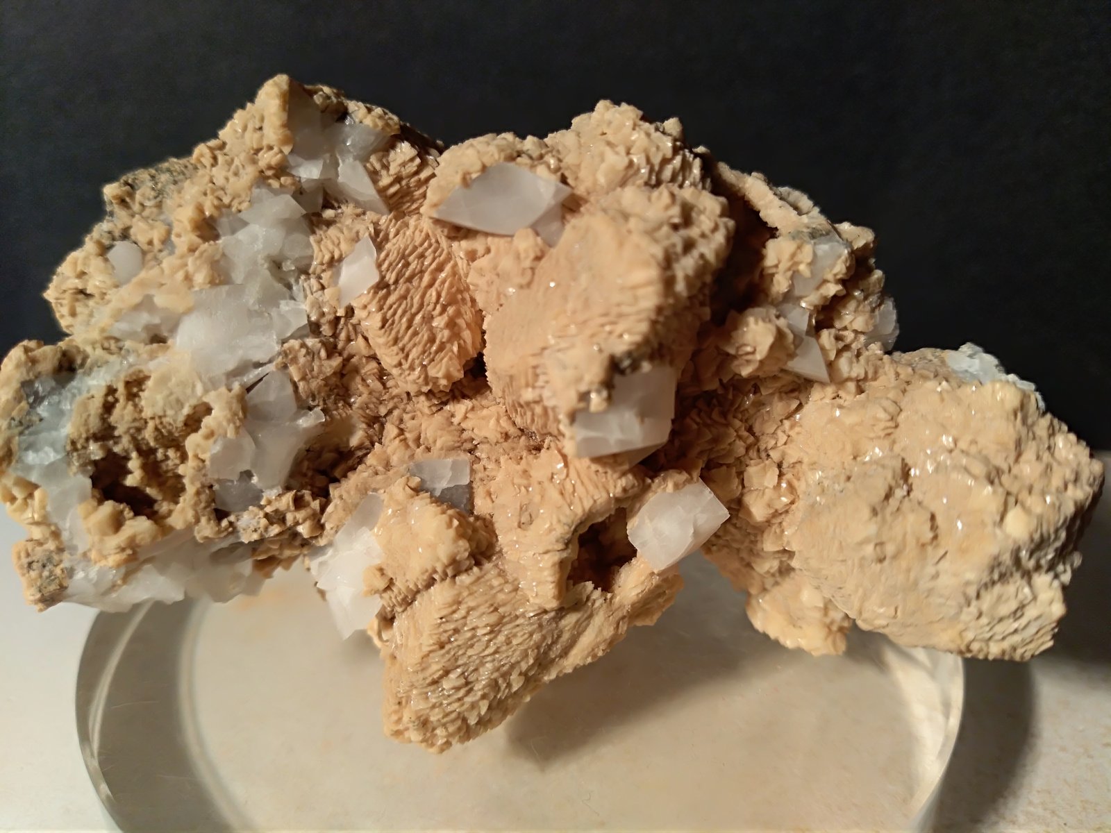 Dolomita (pseudomórfica de calcita), Ortoclasa (variedad adularia)
59 x 38 mm
(Autor: Sante Celiberti)