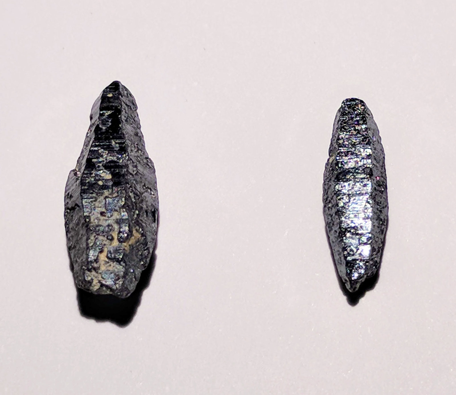 Hematites
0,5 x 1,2 cm. (ejemplar mayor)
(Autor: carles)