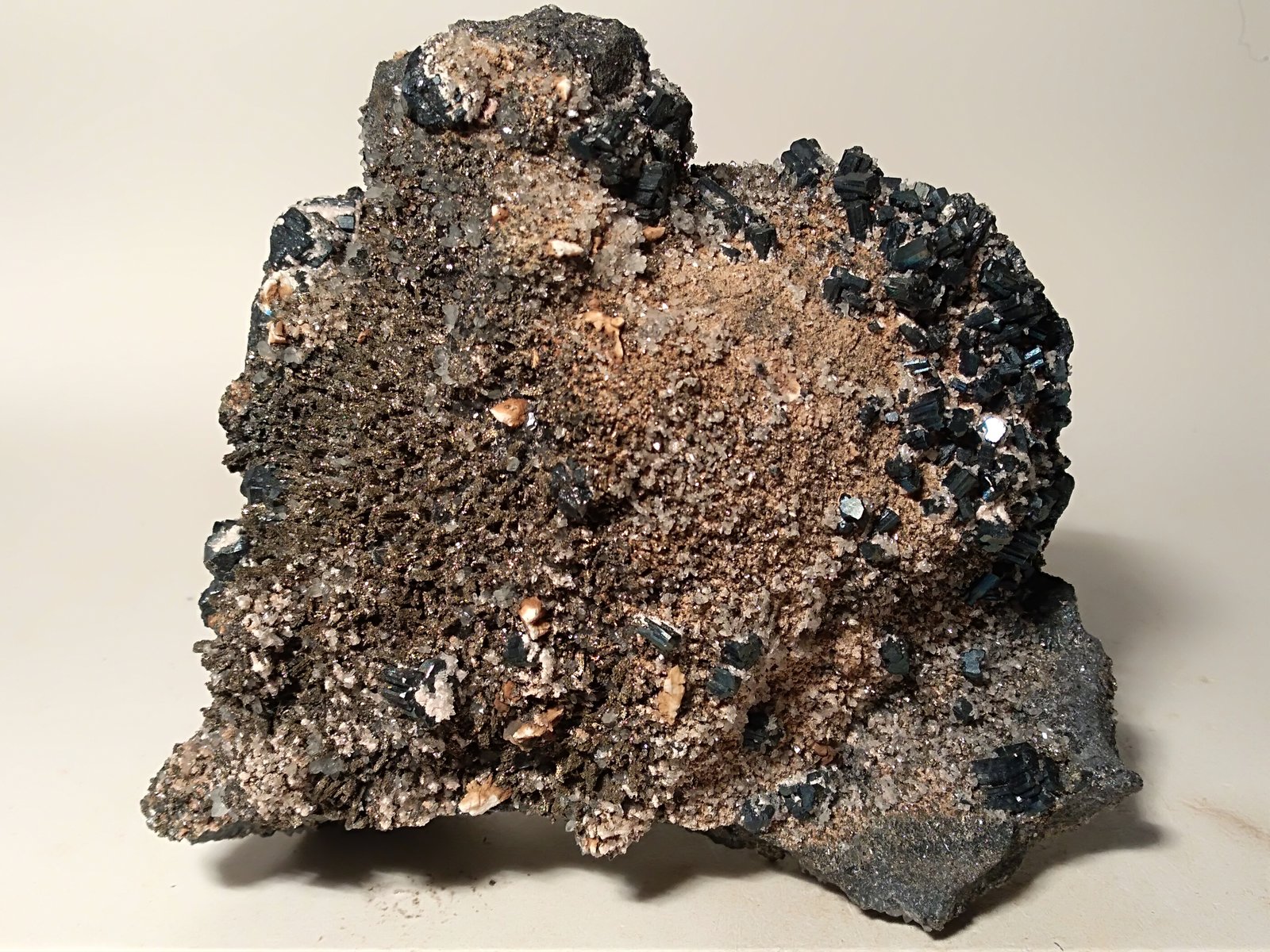 Bournonita, Pirita
148 x 143 mm
(Autor: Sante Celiberti)