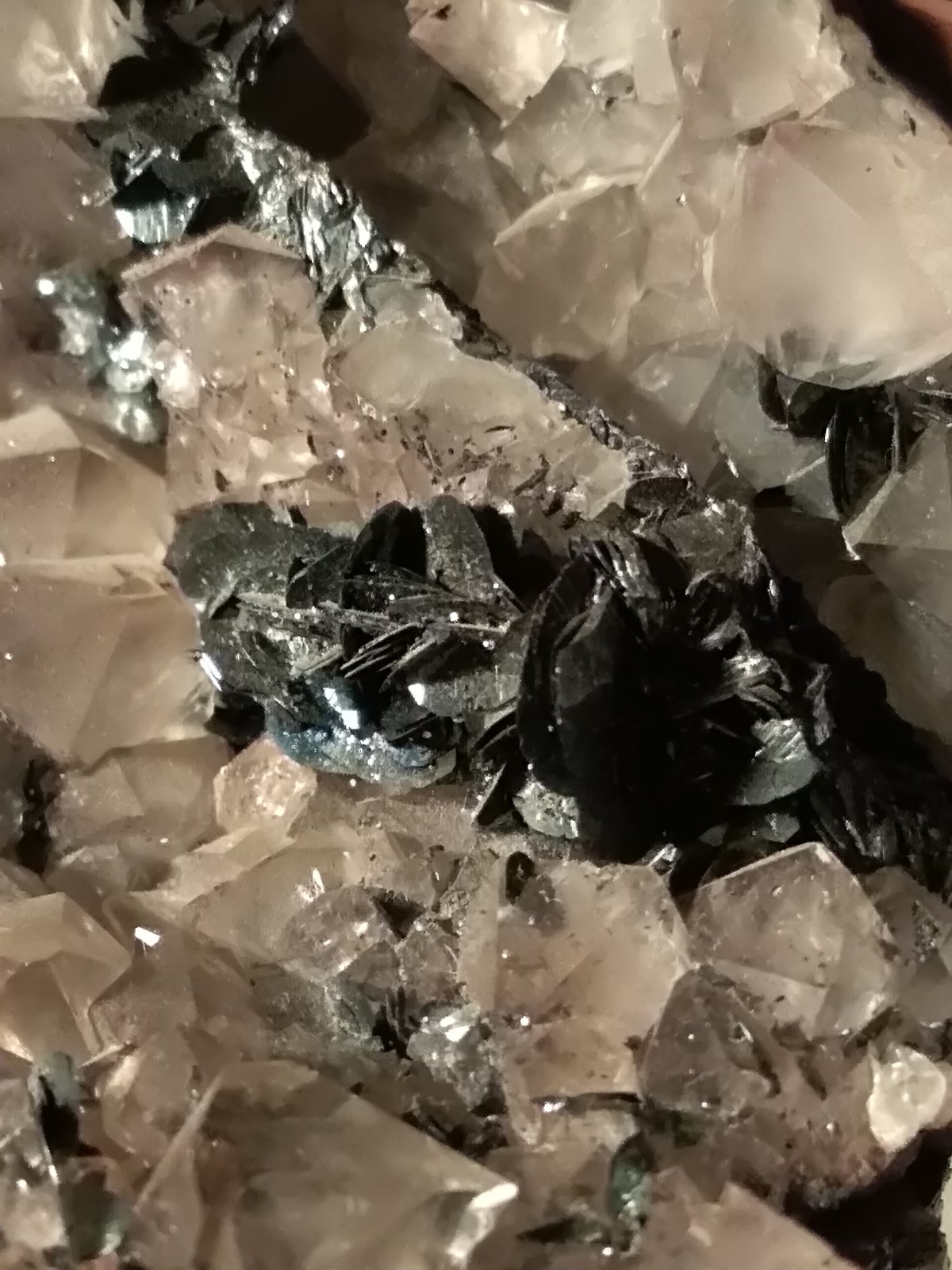 Hematites, Cuarzo
190 x 145 mm
(Autor: Sante Celiberti)