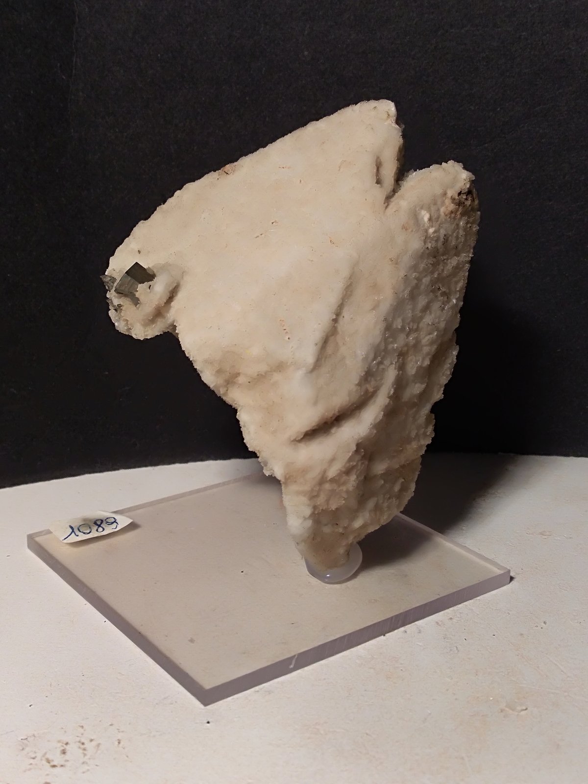 Dolomita (pseudomórfica de Calcita), Pirita, Calcita
87 x 67 mm
(Autor: Sante Celiberti)