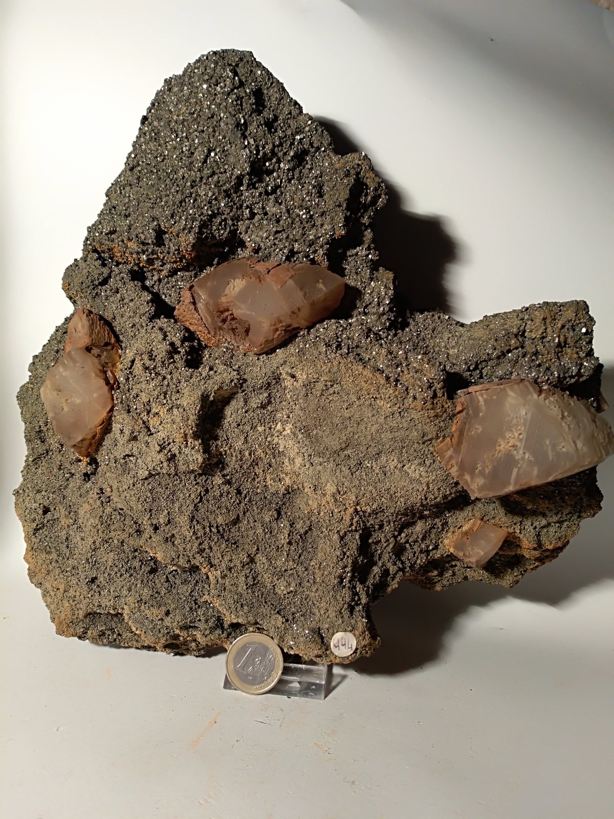 Calcita (variedad manganocalcita), Dolomita, Pirita
260 x 250 mm
(Autor: Sante Celiberti)