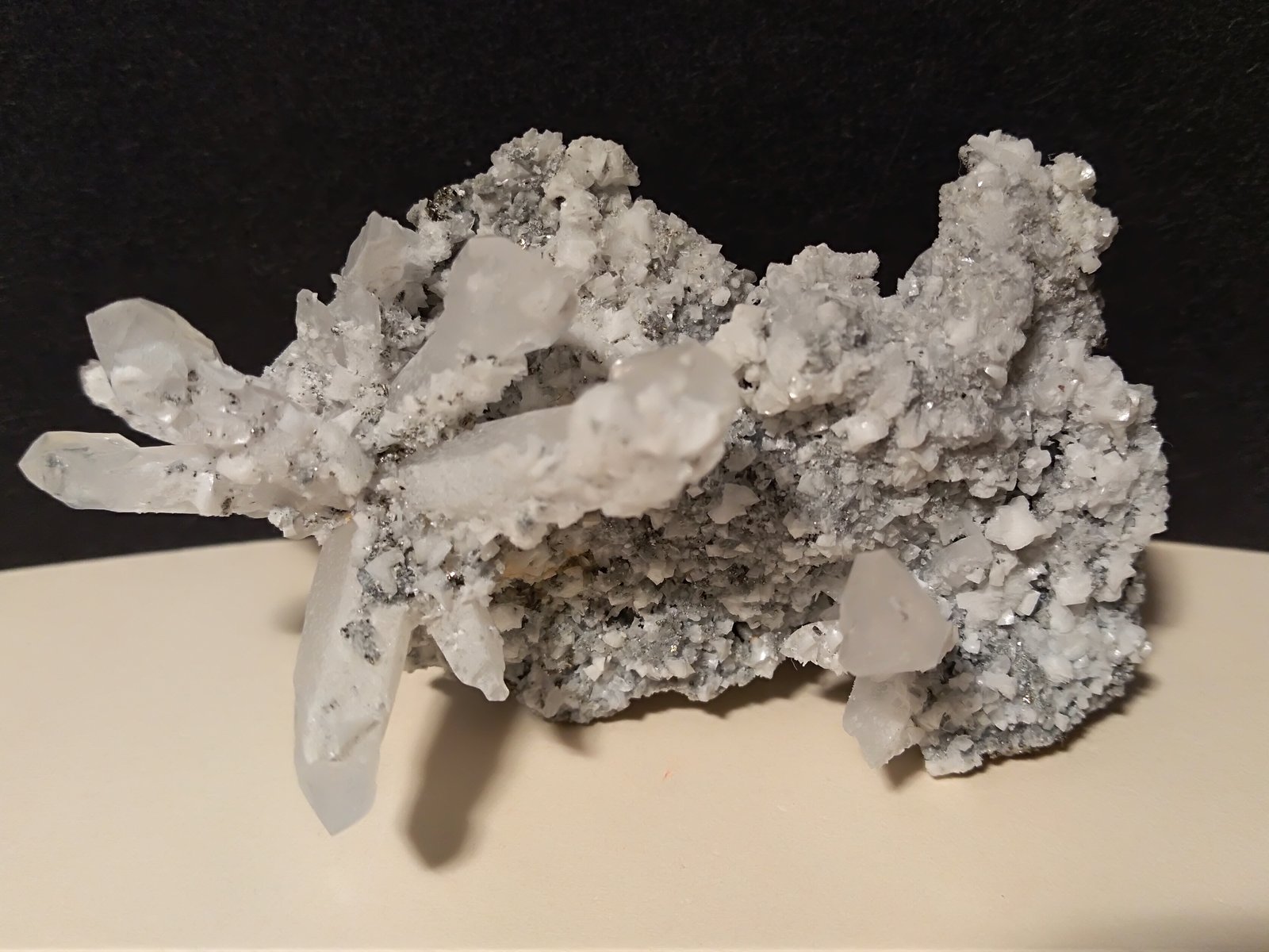 Cuarzo, Dolomita, Pirita
70 x 38 mm
(Autor: Sante Celiberti)