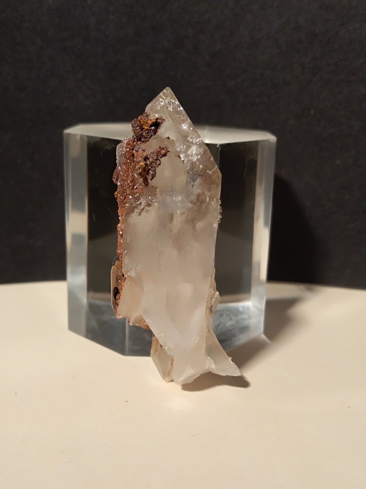 Cuarzo, Siderita (variedad magnesiosiderita/pistomesita)
50 x 19 mm
(Autor: Sante Celiberti)
