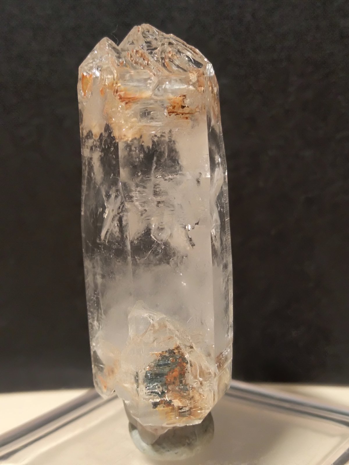 Cuarzo (variedad cetro), Hematites
40 x 14 mm
(Autor: Sante Celiberti)