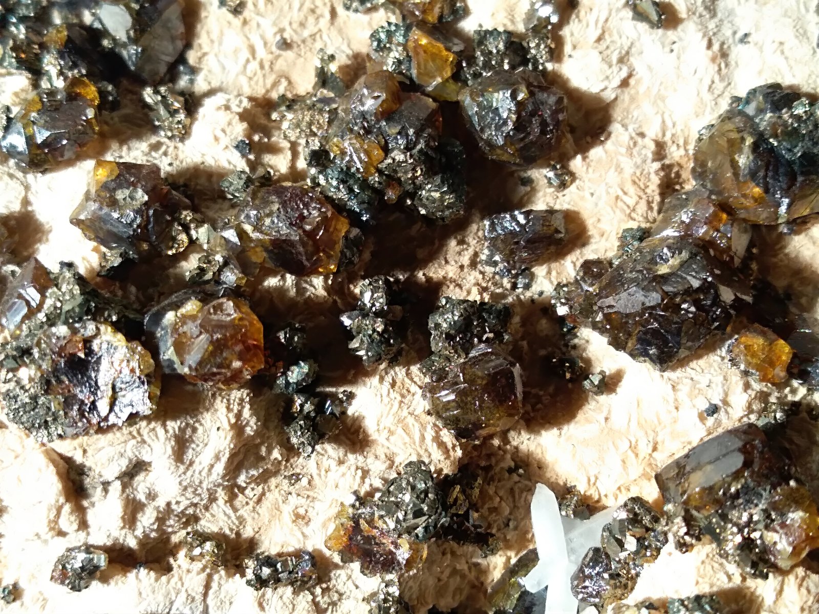 Esfalerita, Cuarzo
82 x 71 mm
(Autor: Sante Celiberti)