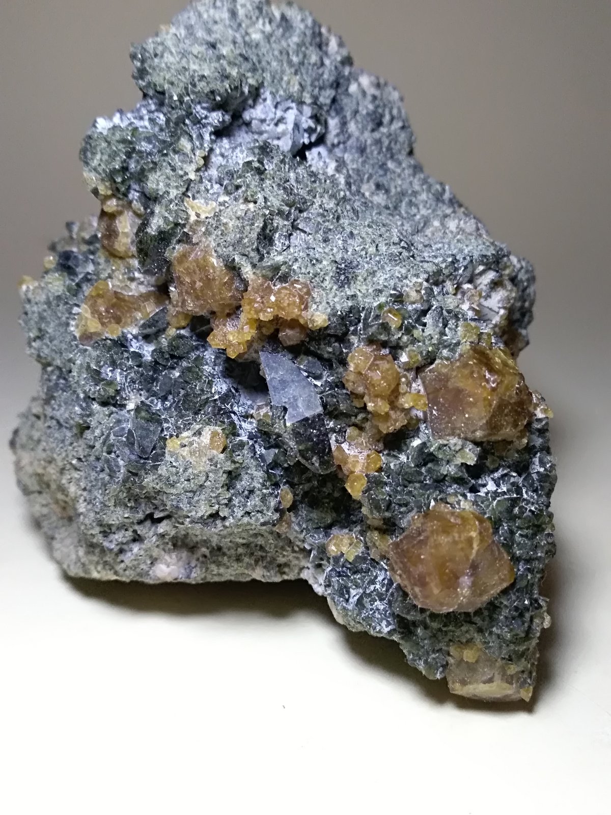 Grosularia, Augita (variedad fassaita)
105 x 75 mm
(Autor: Sante Celiberti)