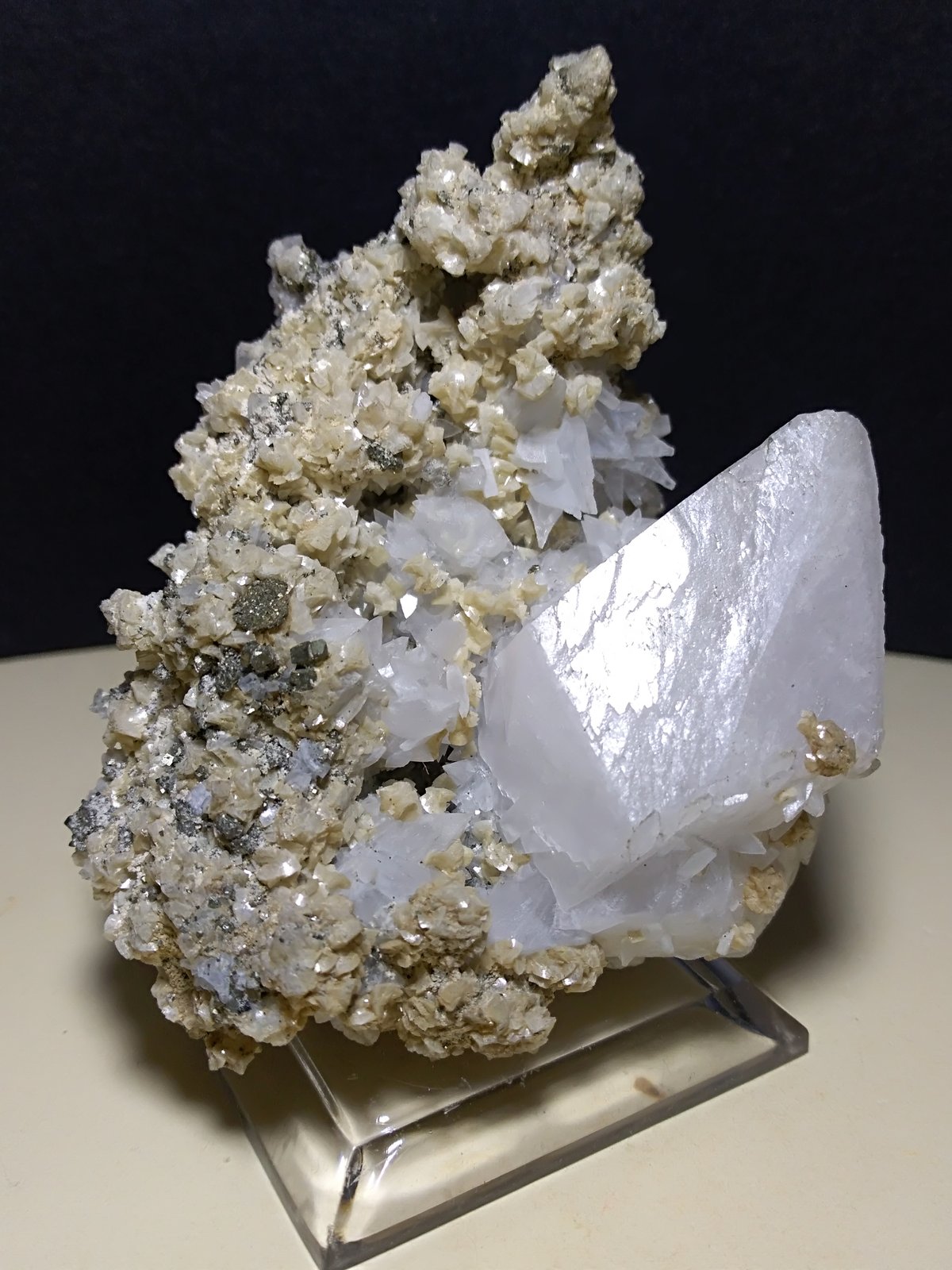 Calcita, Anhidrita, Dolomita, Pirita
66 x 61 mm
(Autor: Sante Celiberti)